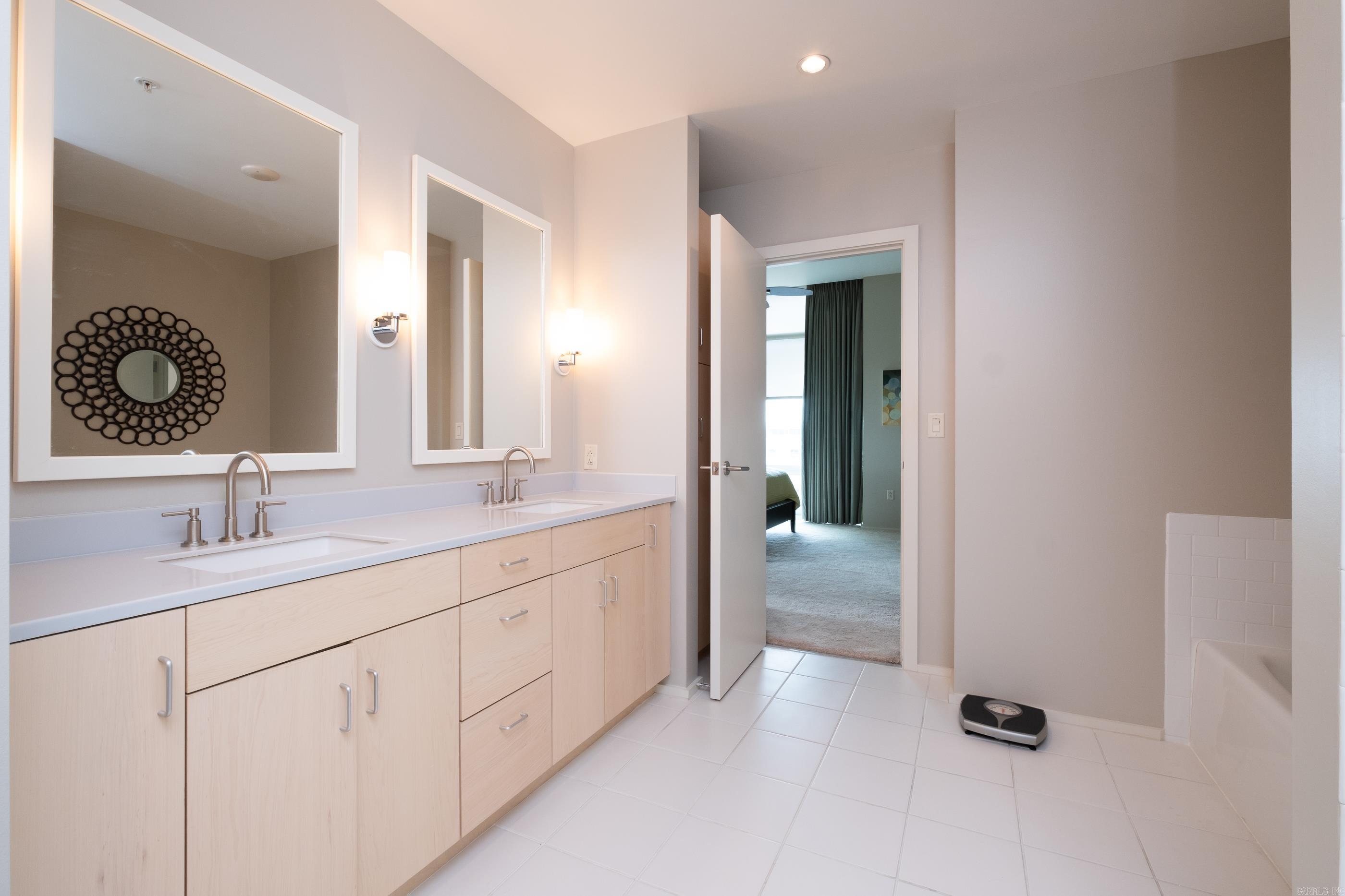 300 THIRD HPR - Residential