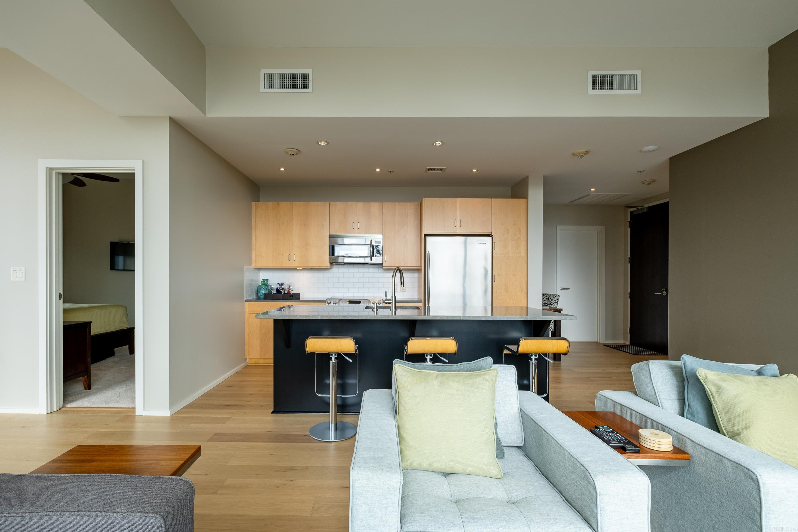 300 THIRD HPR - Residential