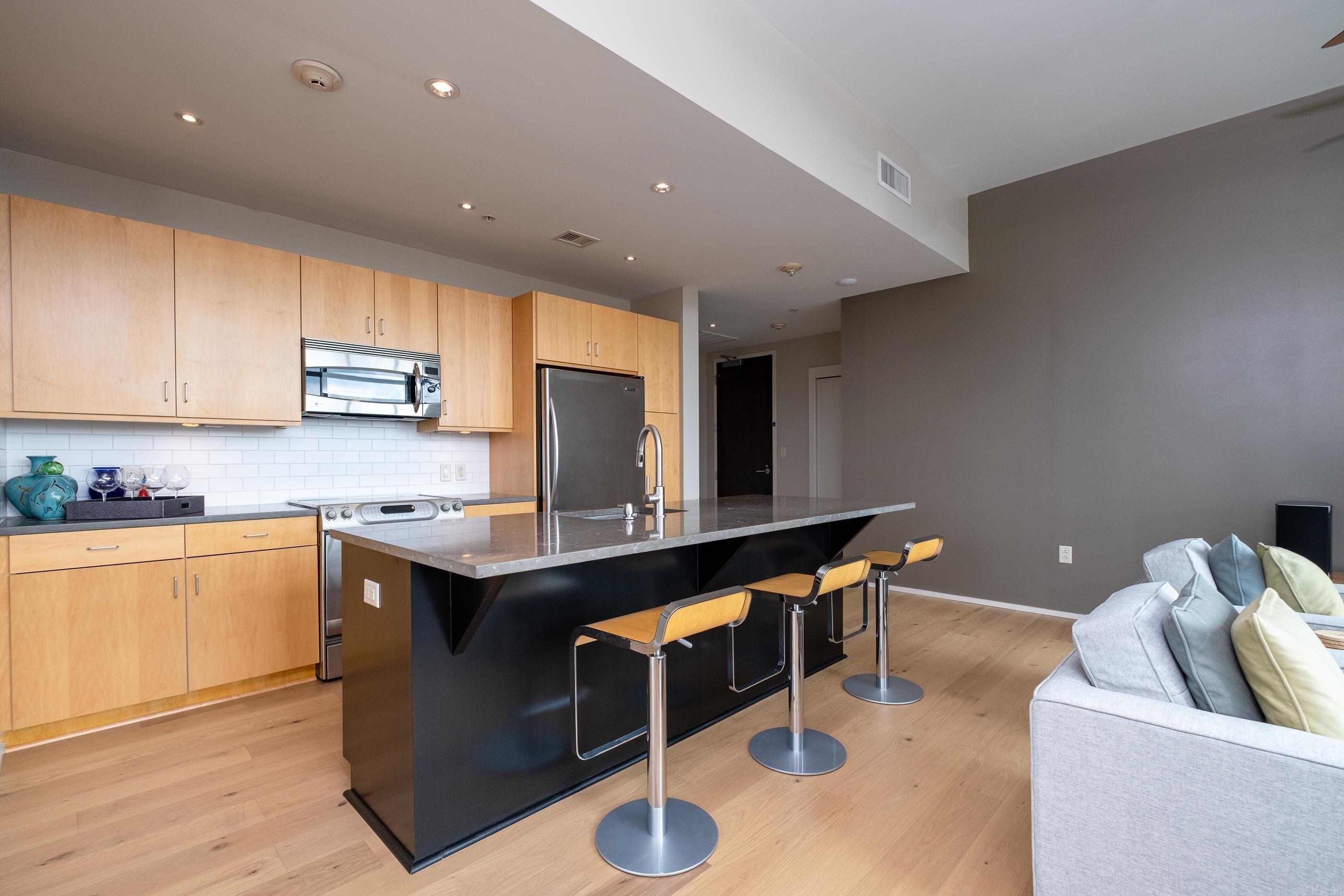 300 THIRD HPR - Residential