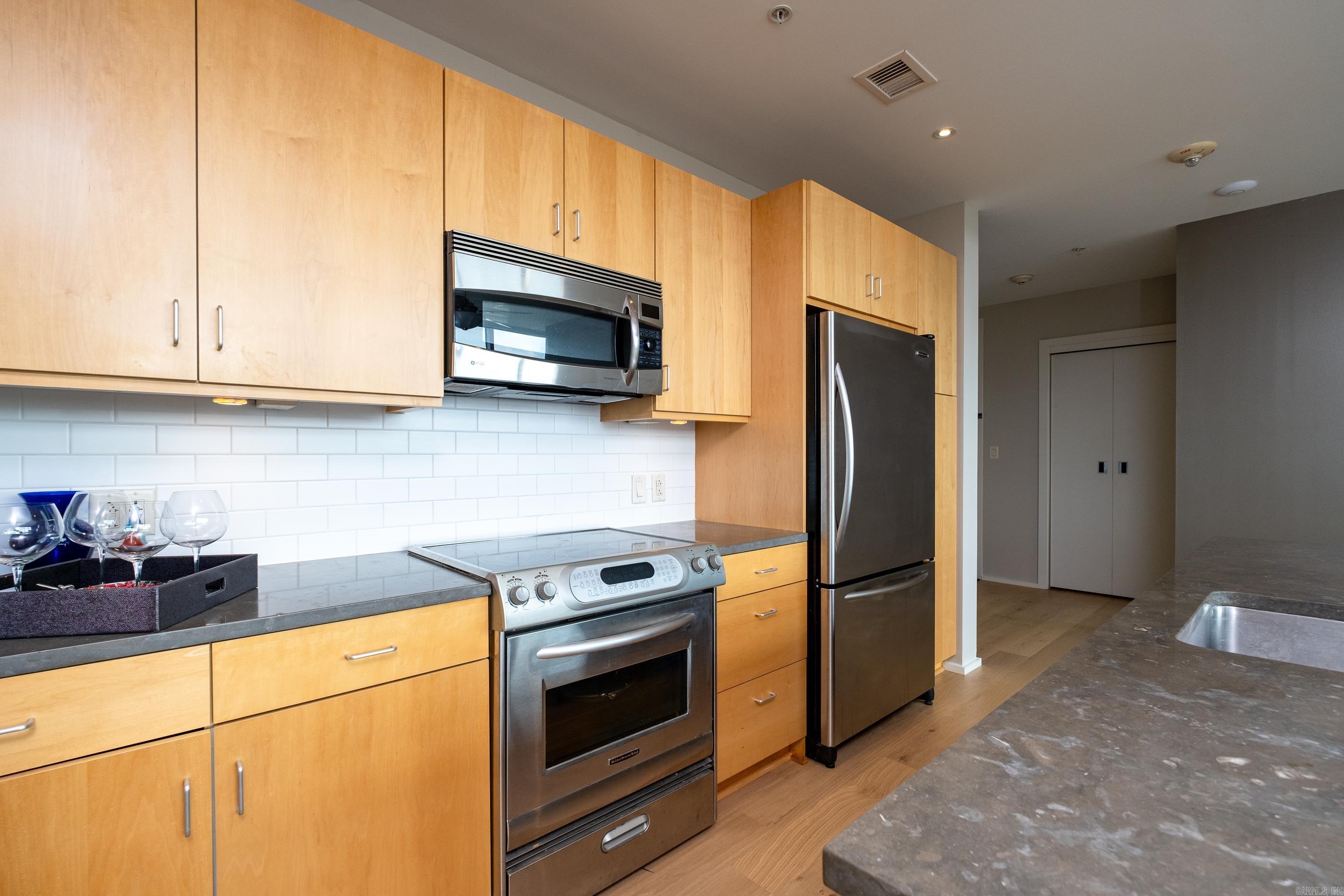 300 THIRD HPR - Residential