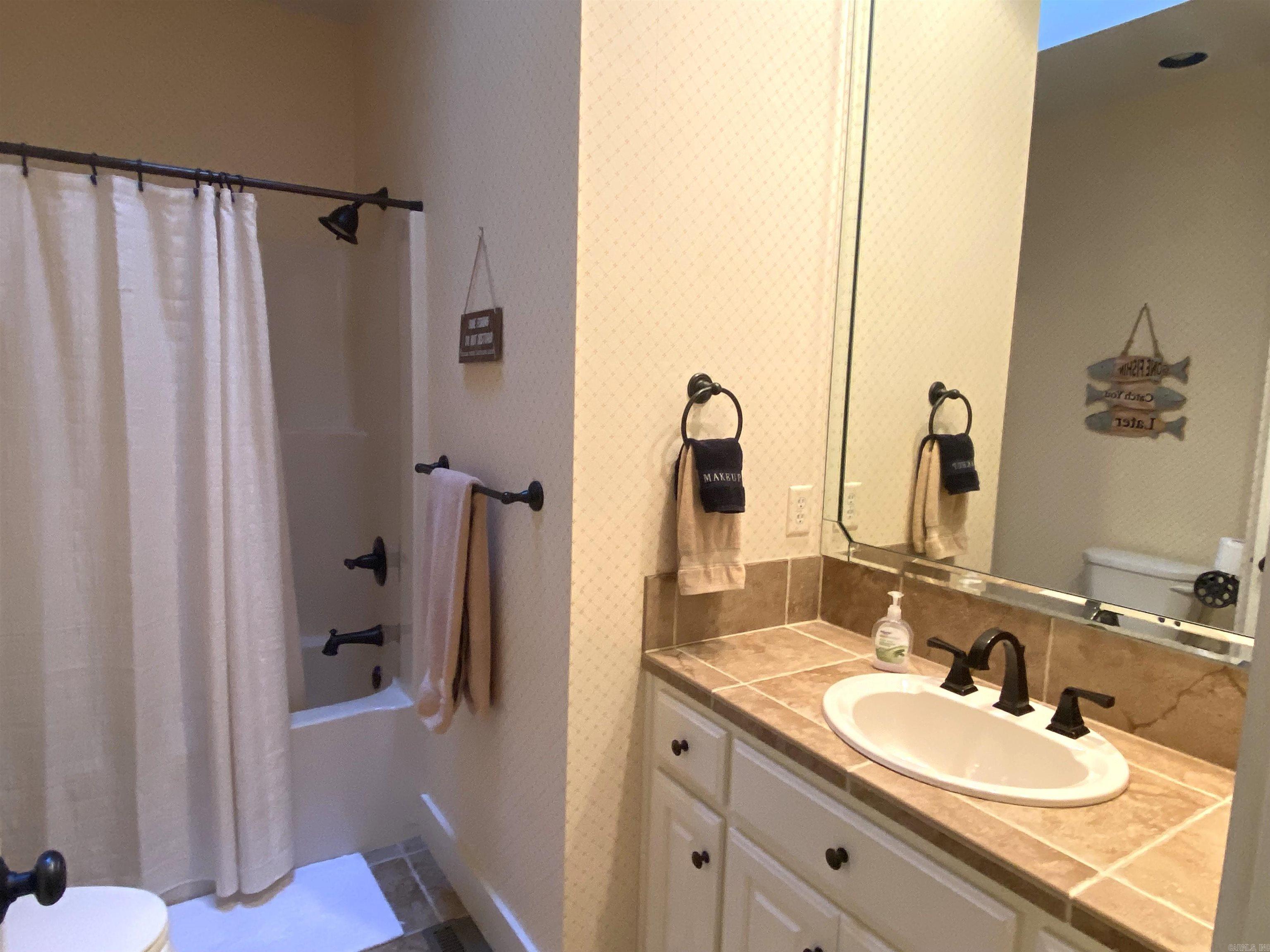 EAST RIVER DRIVE ESTATES - Residential