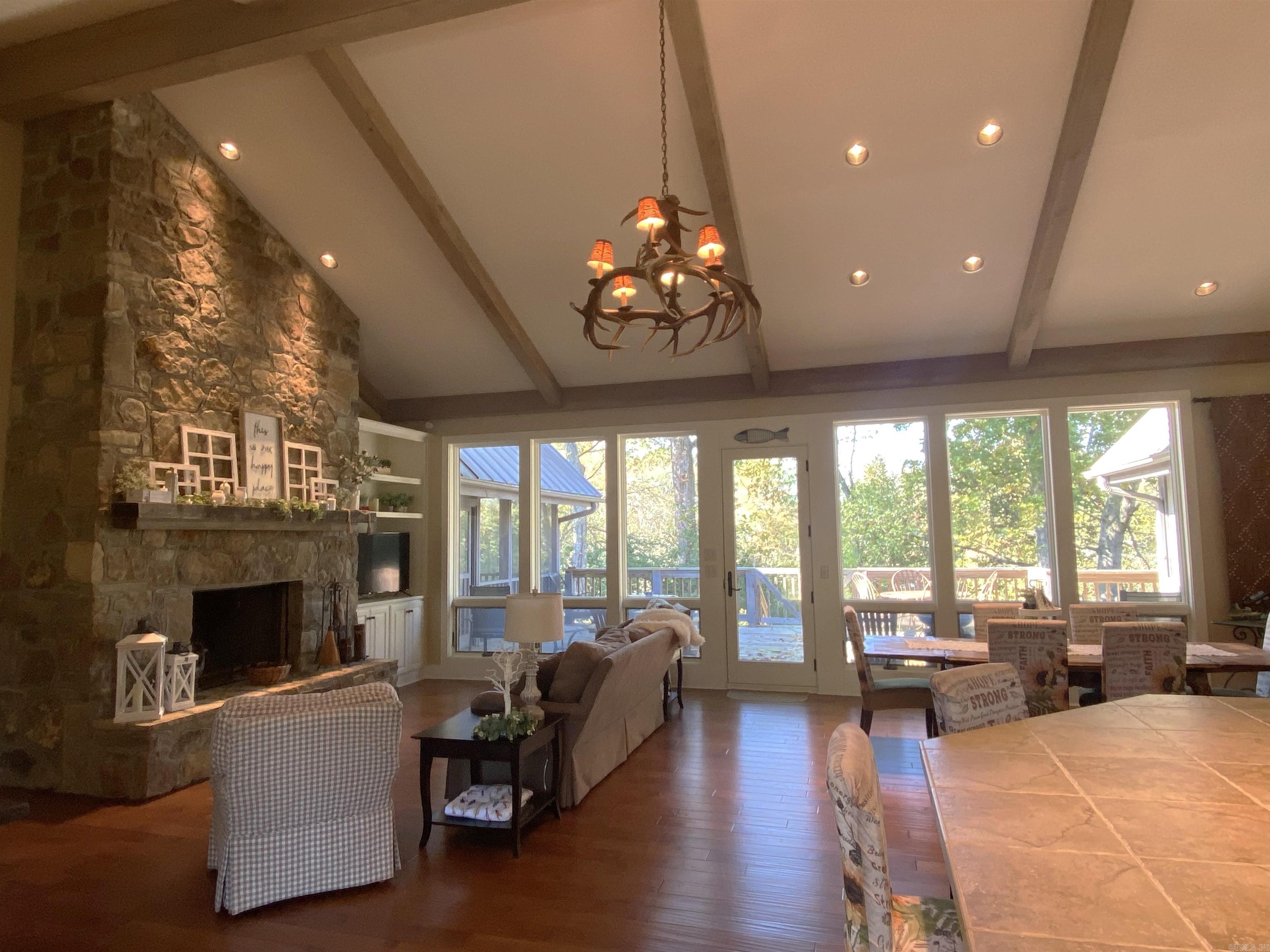 EAST RIVER DRIVE ESTATES - Residential