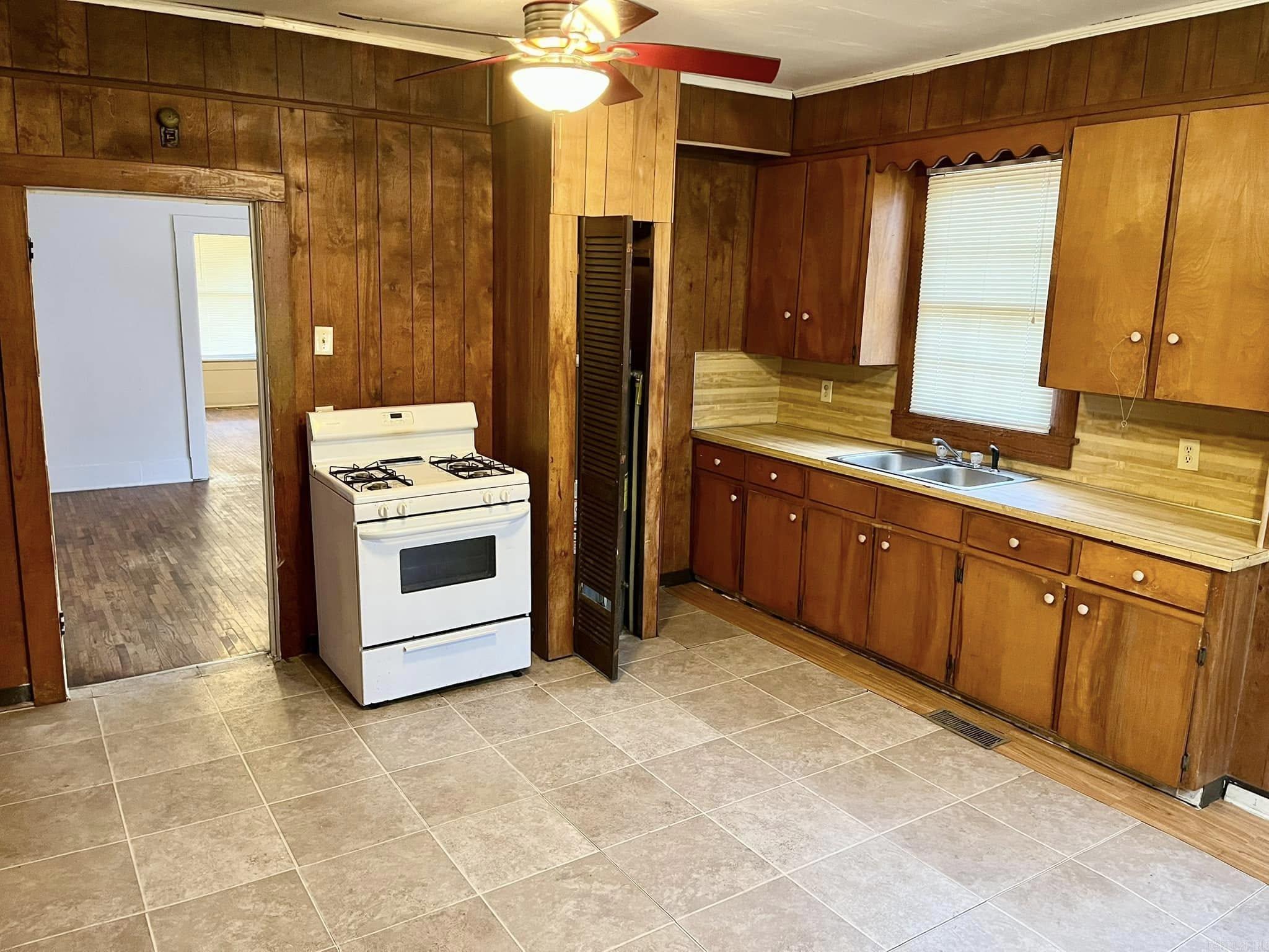 Elm Street - Residential Lease