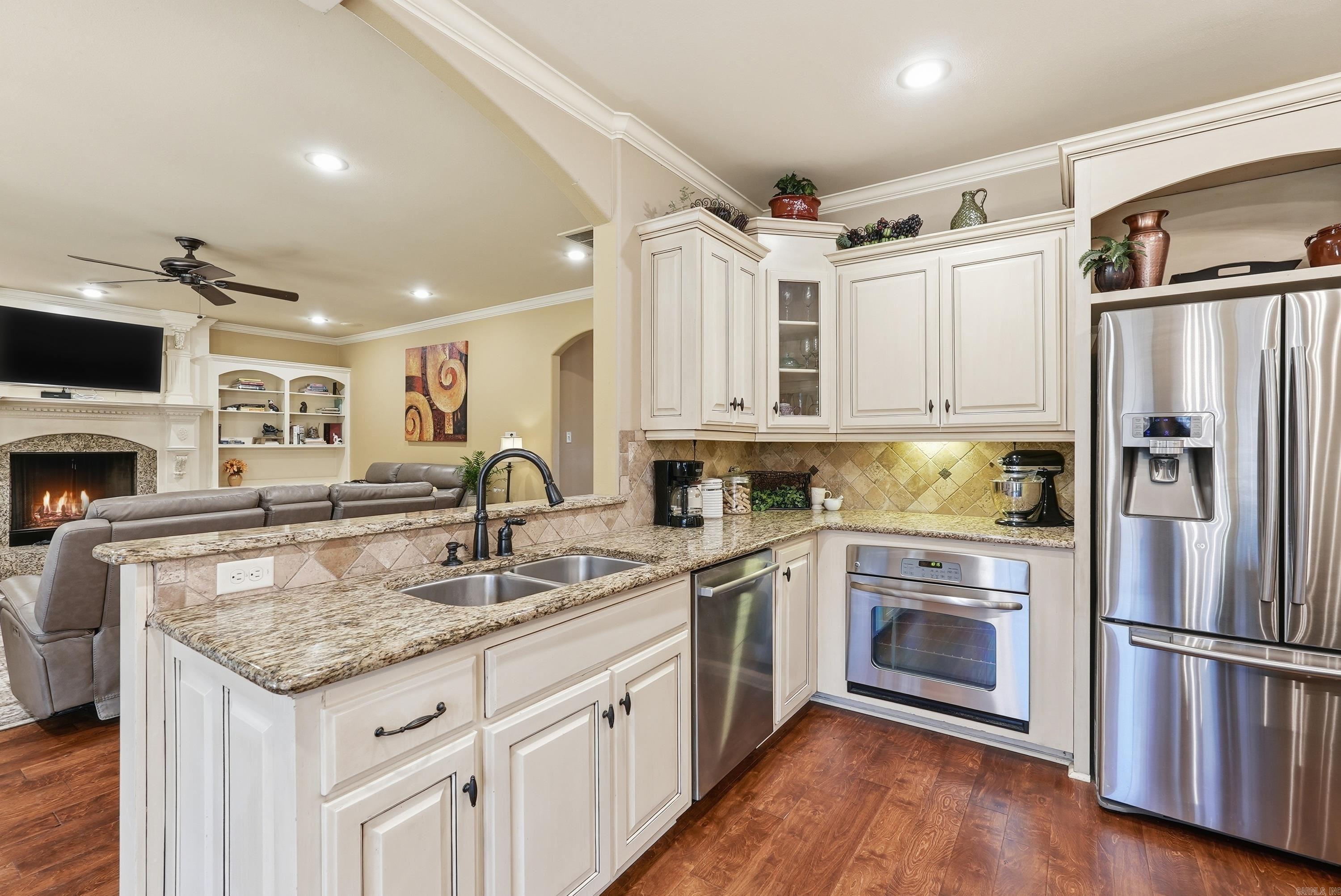 APPLEWOOD COVE - Residential