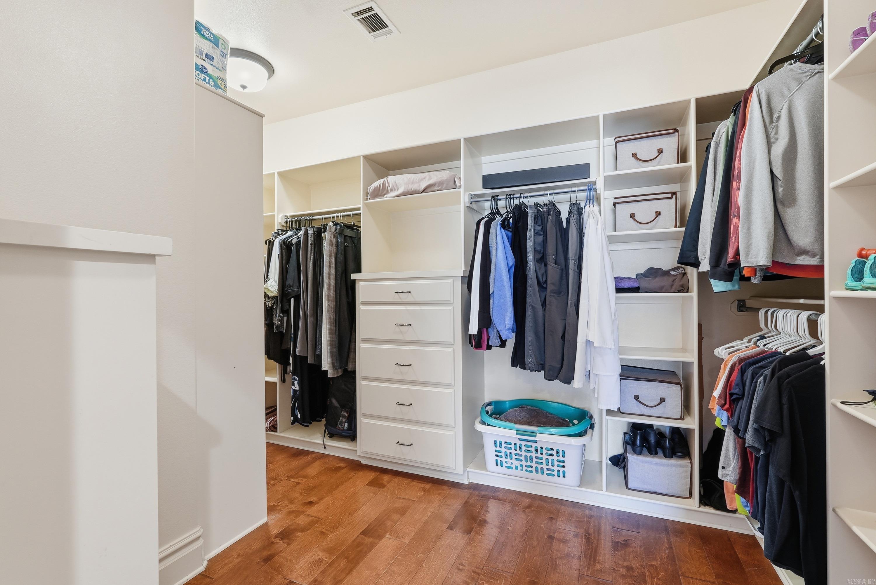 APPLEWOOD COVE - Residential