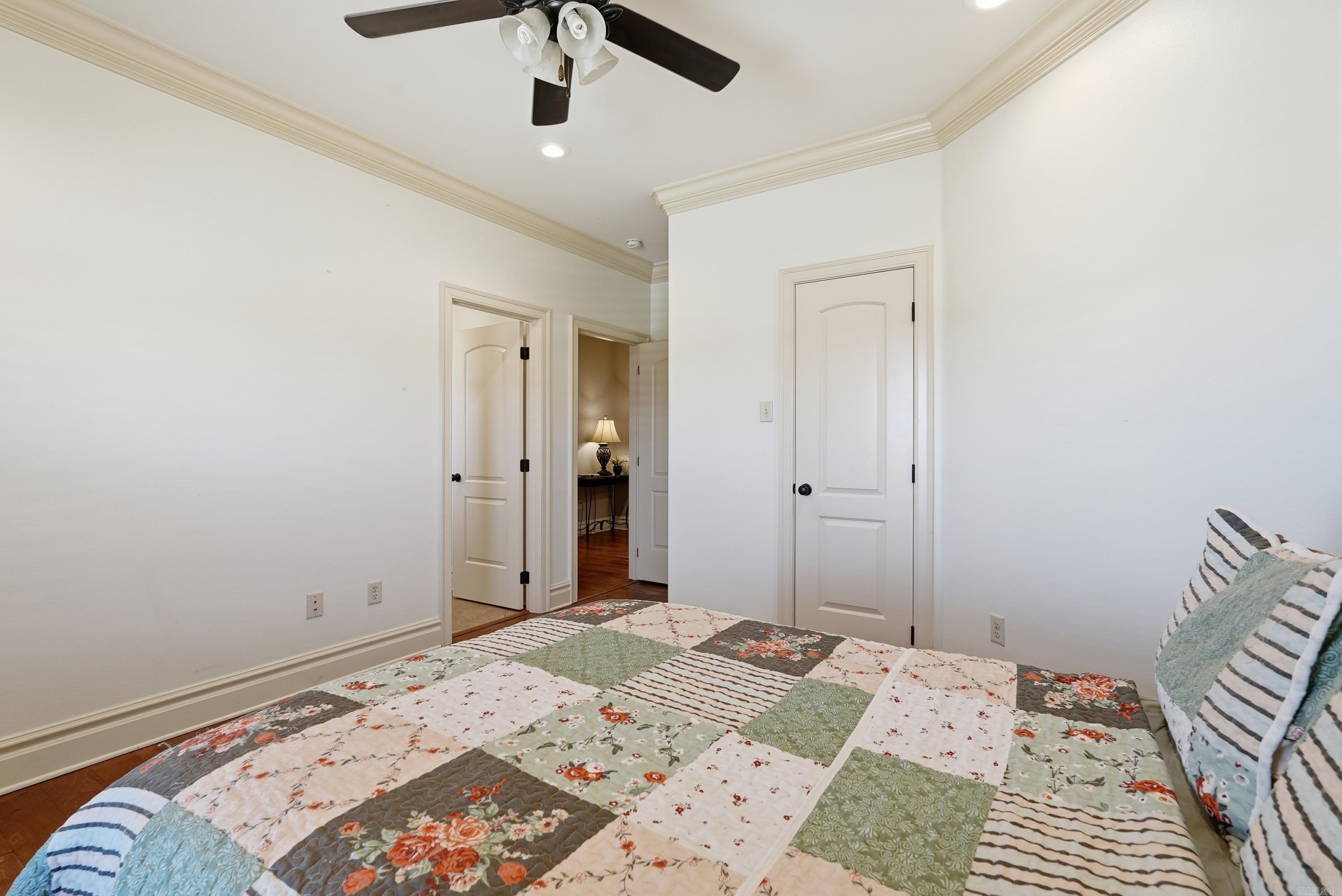 APPLEWOOD COVE - Residential