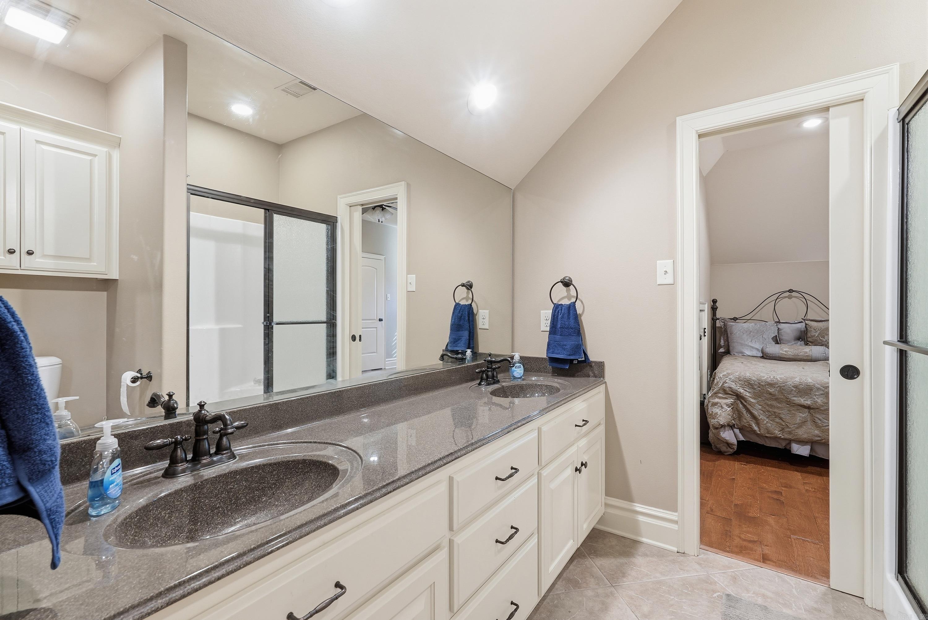 APPLEWOOD COVE - Residential