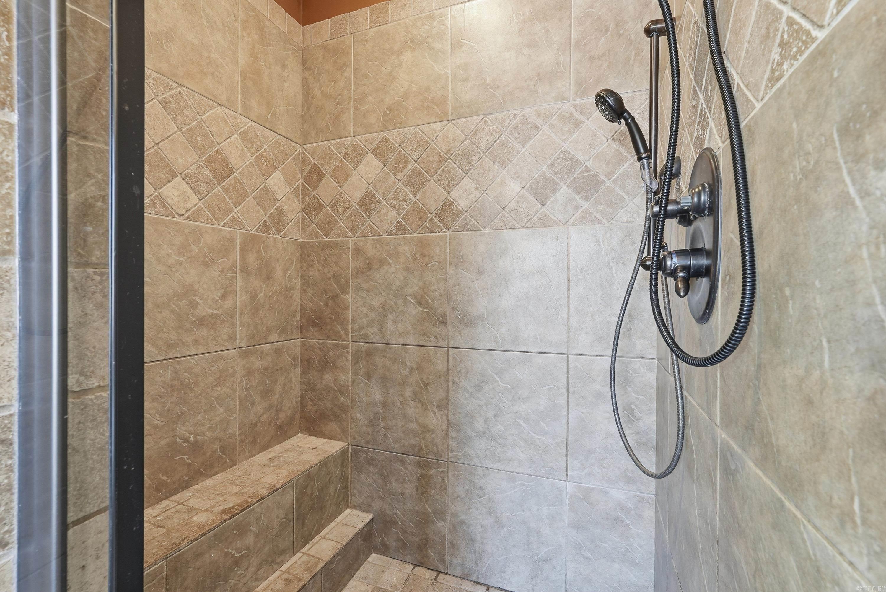 APPLEWOOD COVE - Residential