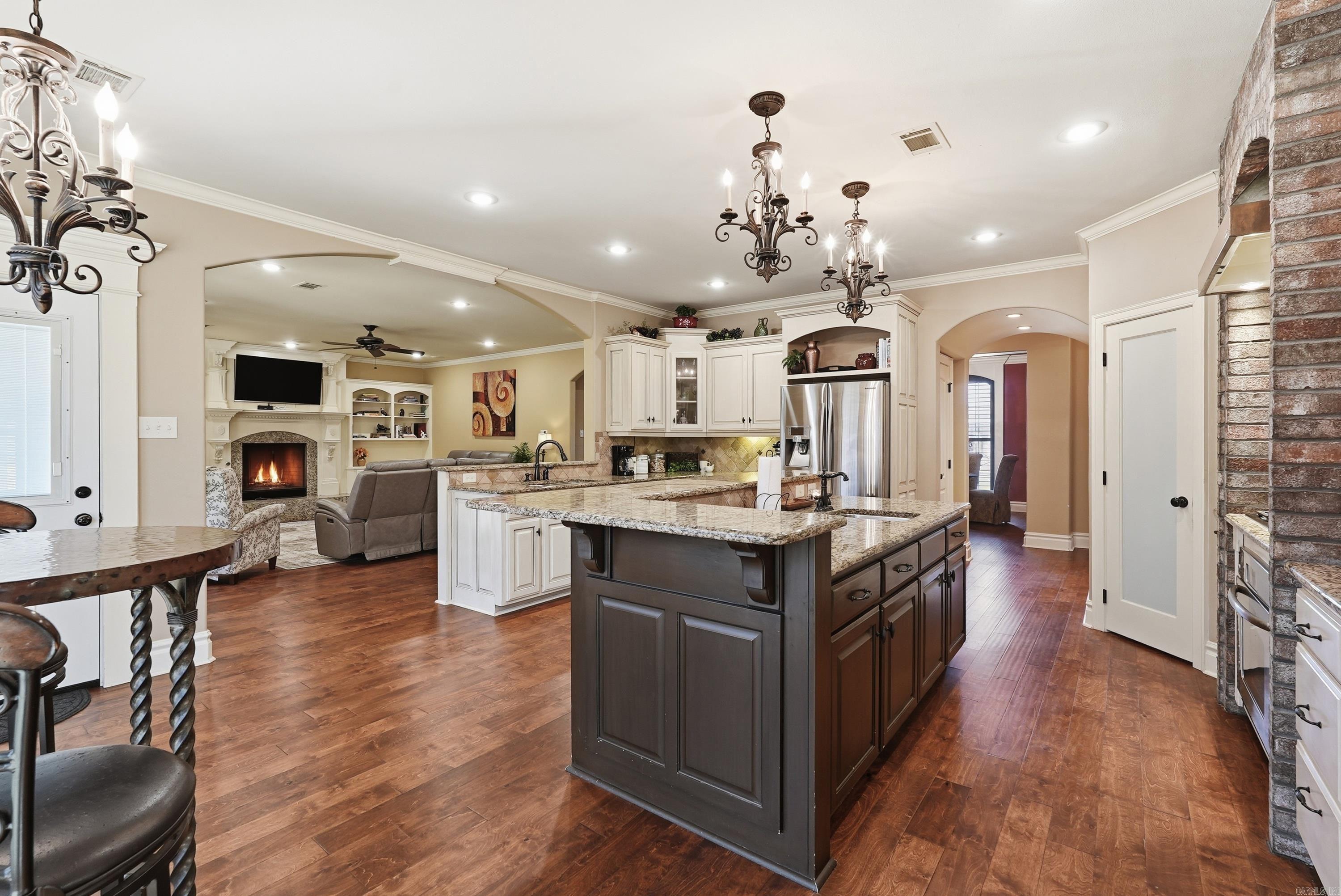 APPLEWOOD COVE - Residential