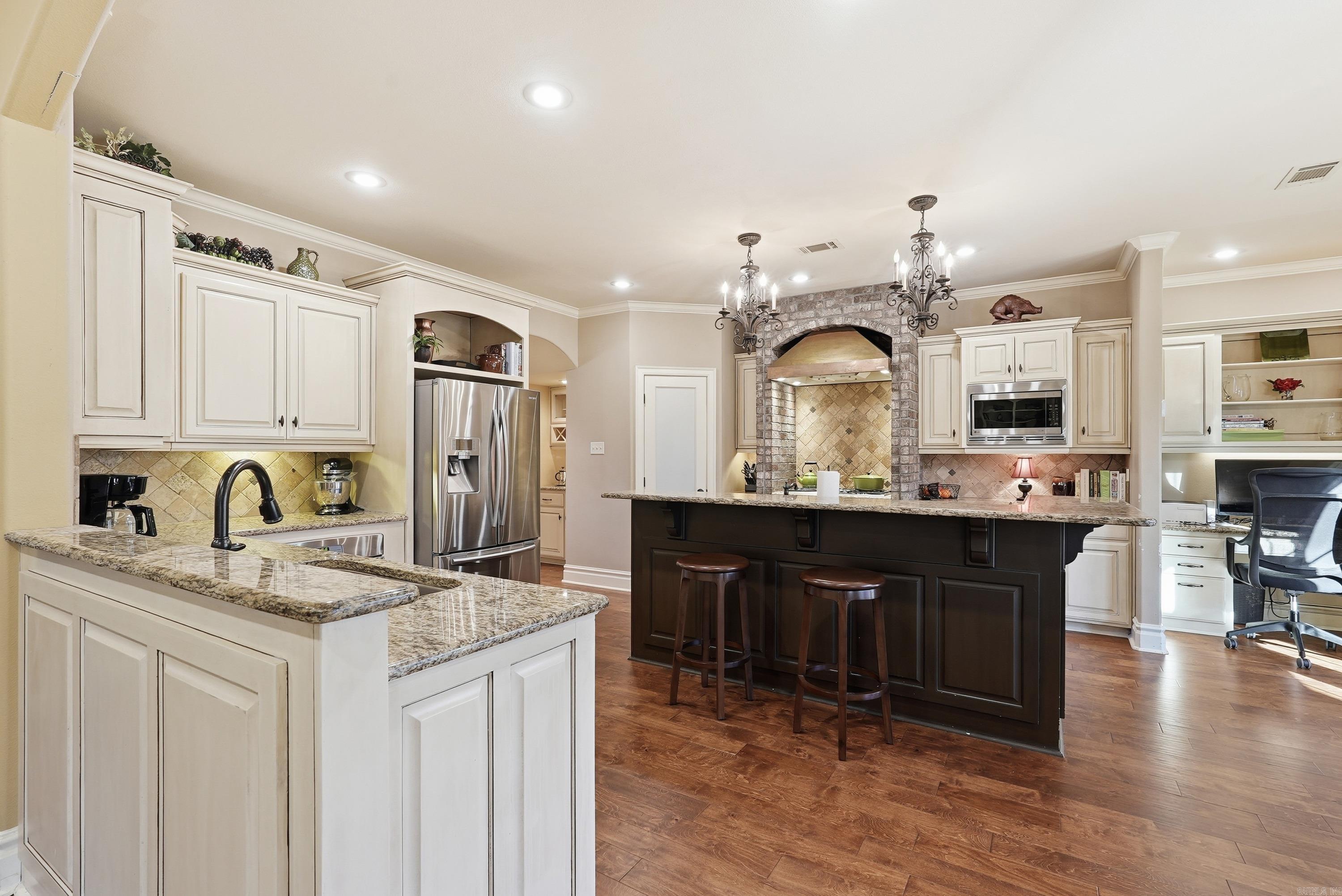 APPLEWOOD COVE - Residential