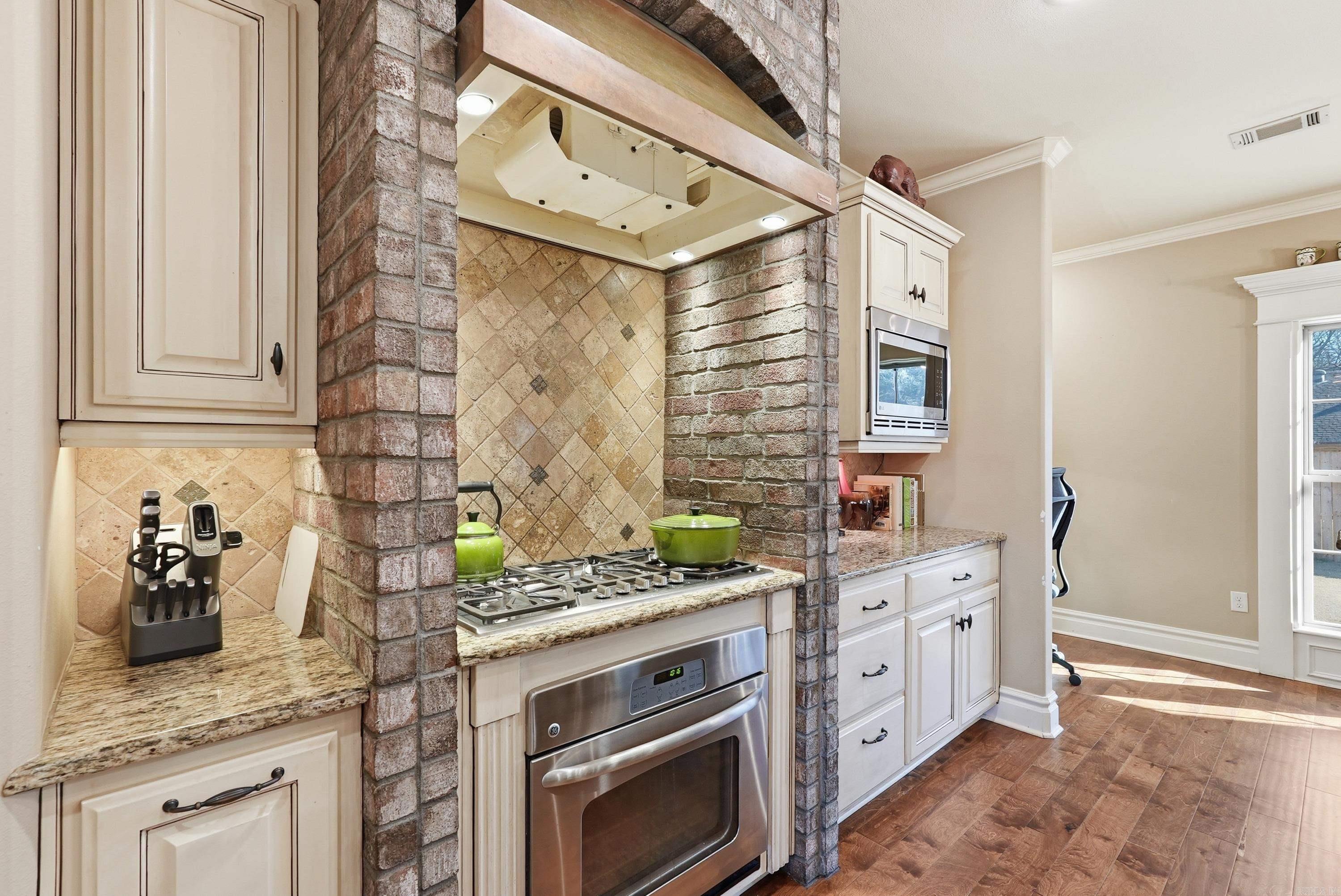 APPLEWOOD COVE - Residential