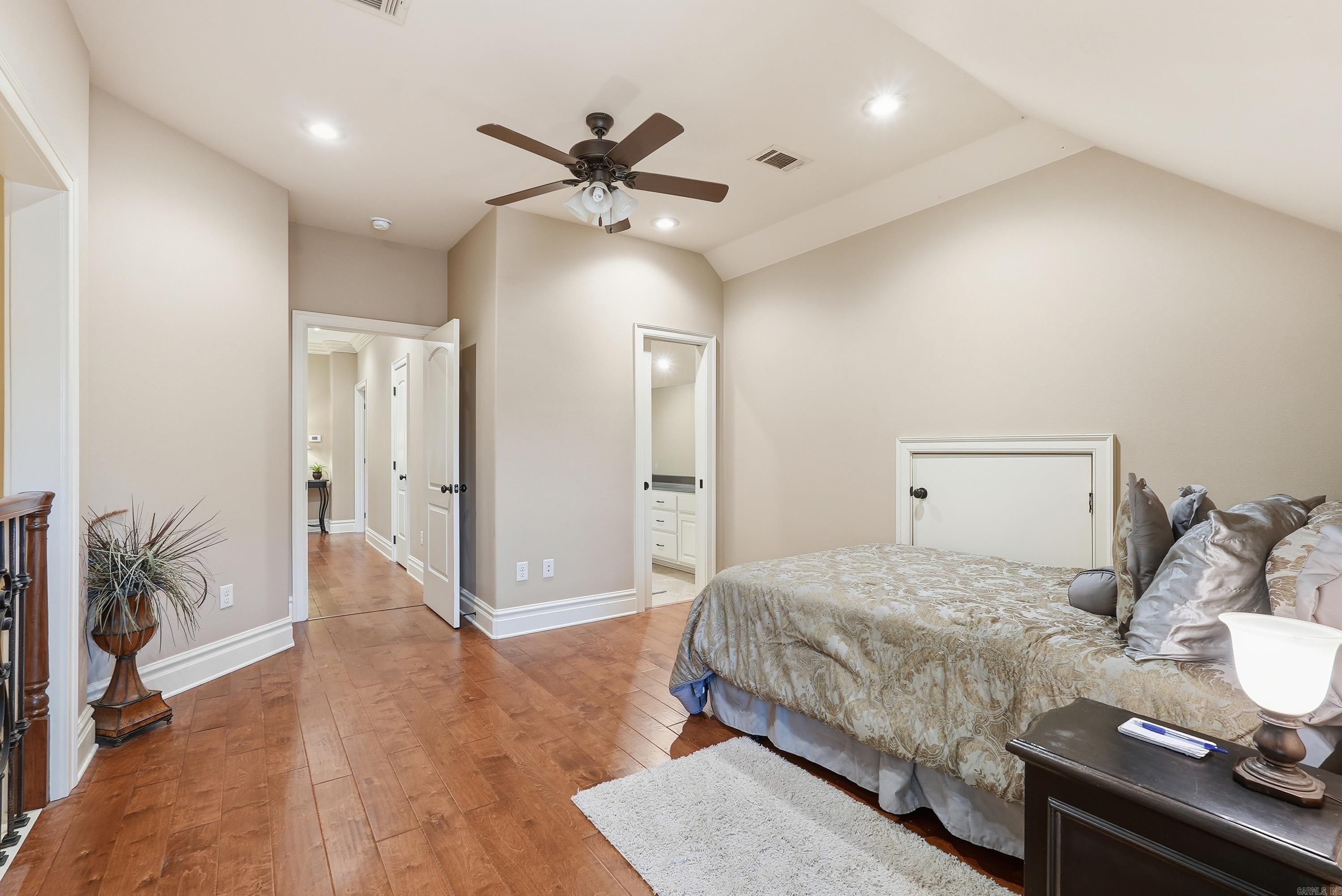 APPLEWOOD COVE - Residential