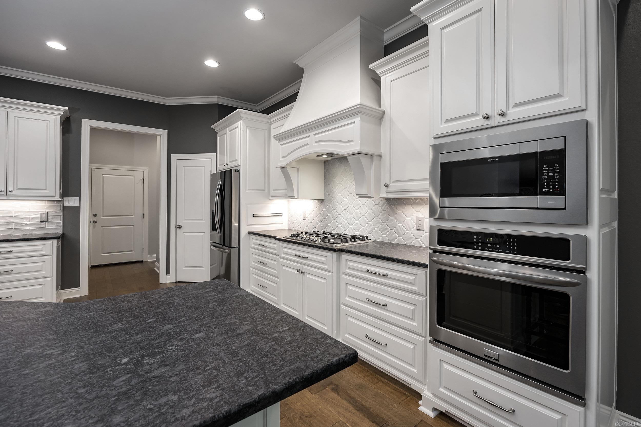 CHENAL VALLEY EPERNAY PLACE - Residential