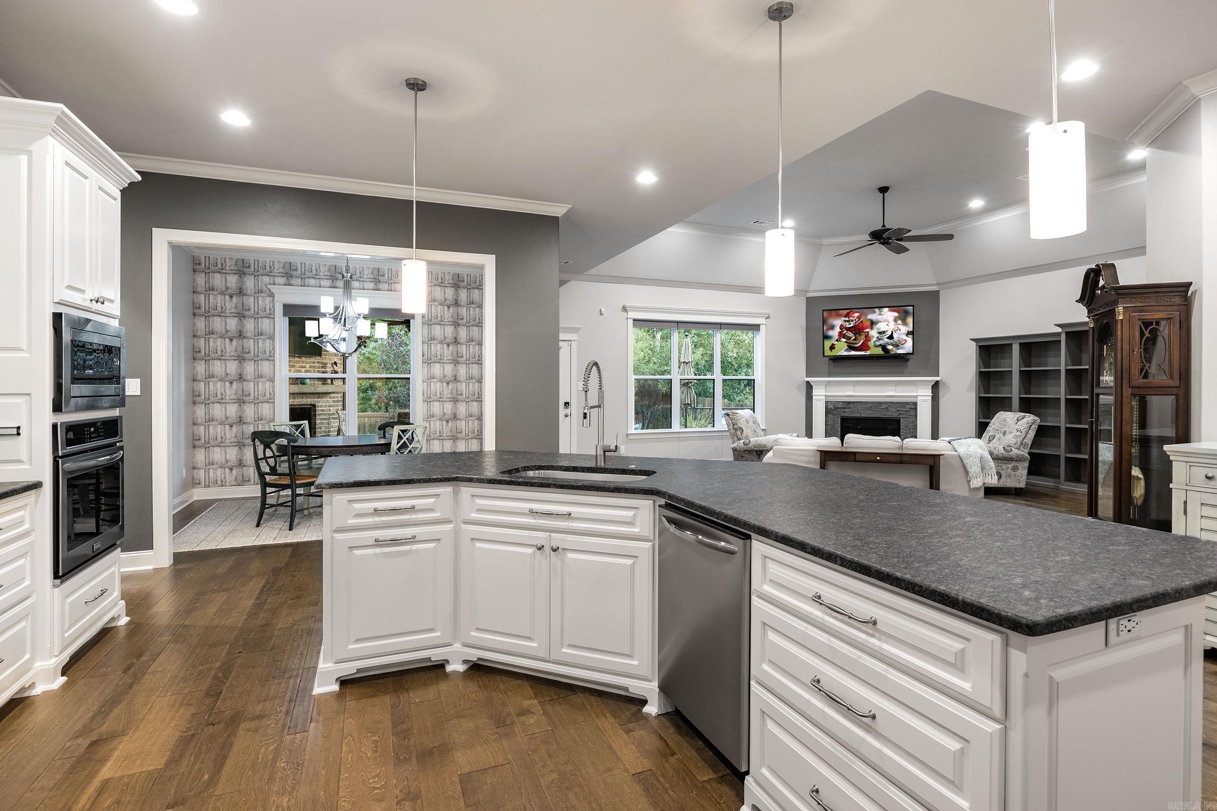 CHENAL VALLEY EPERNAY PLACE - Residential