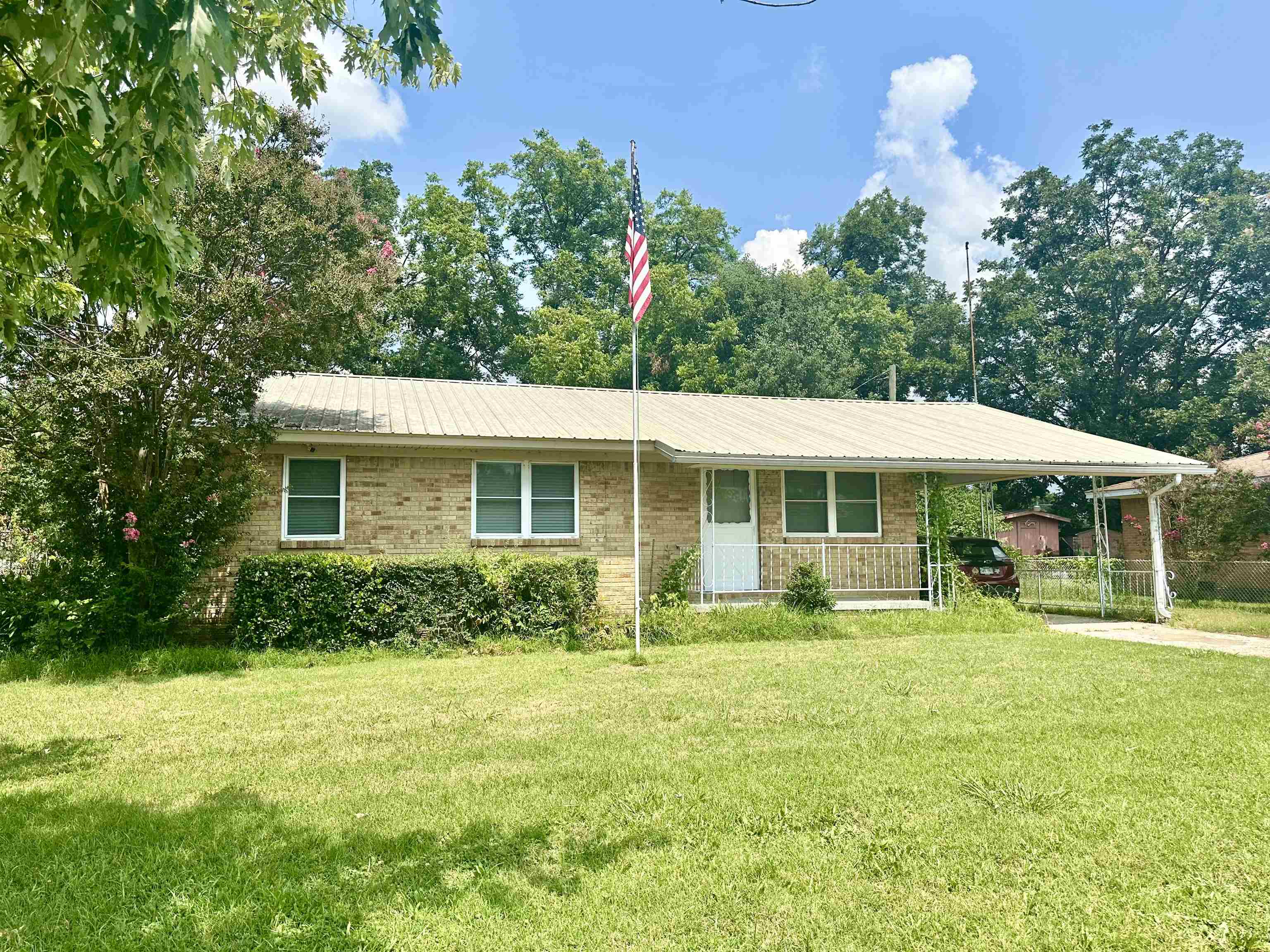 111 Sneed Street is a move-in ready home in Marked Tree. Lots of good features which include pretty hardwood floors throughout. Located on a quiet, peaceful street, the home is all brick and has a metal roof. It also has a private backyard. The home also qualifies for a USD Loan for qualified buyers.