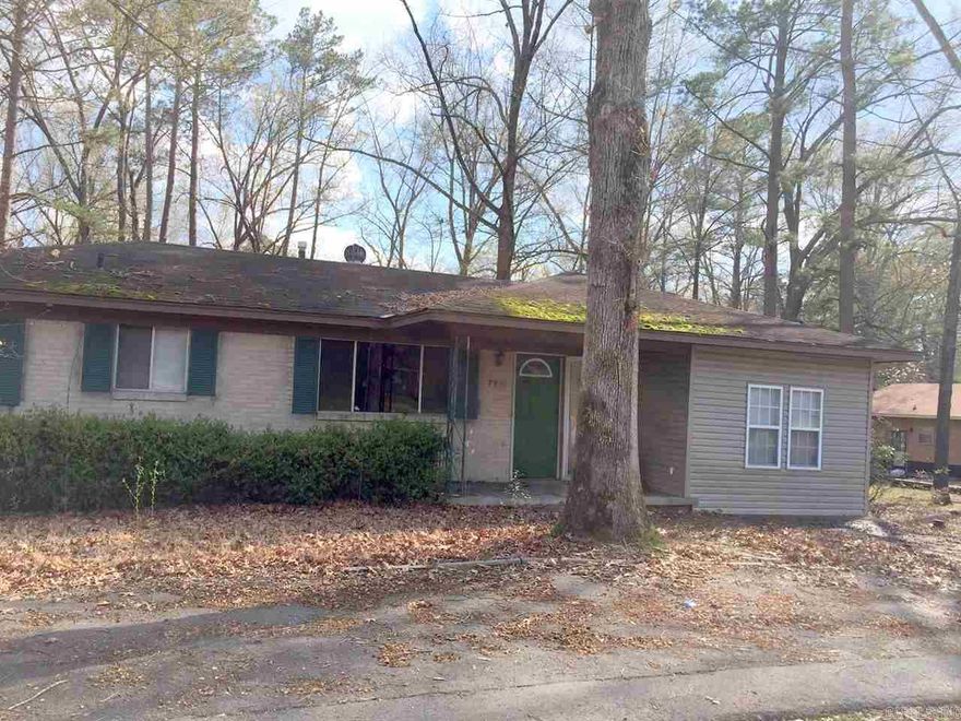 Investment opportunity.  home on flat lot with tons of potential. Hardwood floors in majority of home.  Home is sold in "AS-IS" condition, no warranty no disclosures.  Easy to show.