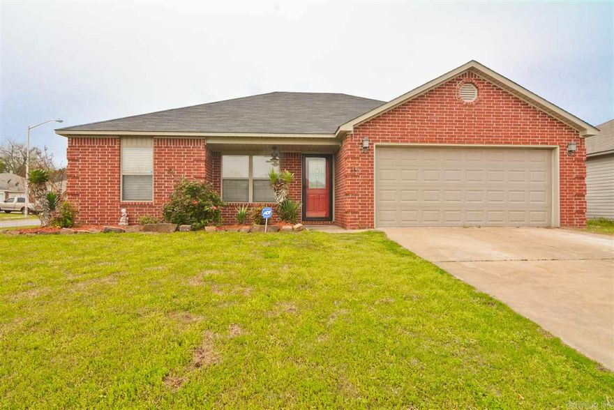 Call this one home!! An out in the country feel but just minutes away from city life. This newer construction home features a huge corner lot with ample front and backyard, freshly mulched landscaping, and perfectly sized covered front porch with ceiling fan to relax on. Spacious family room, eat in kitchen with breakfast bar, black appliances, and cherry cabinets. Split floor plan, double sink vanity in master bath, huge closet. Freshly painted. 19x19 bonus room off living room not included in square feet.