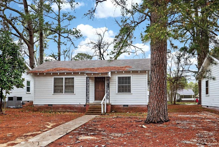 Excellent investment opportunity in Arkadelphia! These two well-maintained properties at 2303 and 2306 Barkman Street are currently operating as rental homes with strong rental income, making them a fantastic addition to any investor’s portfolio. The owner has taken great care of both properties, with recent improvements including central HVAC units, providing peace of mind and reducing future maintenance costs. Their solid condition and consistent rental performance make them a turn-key investment opportunity. These homes are being offered separately, making them a great opportunity for first-time home buyers, downsizers, or anyone looking for an affordable home. For investors looking to expand their portfolio, both properties can also be purchased together, creating an excellent opportunity to acquire reliable income-producing rentals with strong rental potential. Whether you're looking to grow your rental portfolio or find a comfortable place to call home, these properties offer flexibility, value, and opportunity.