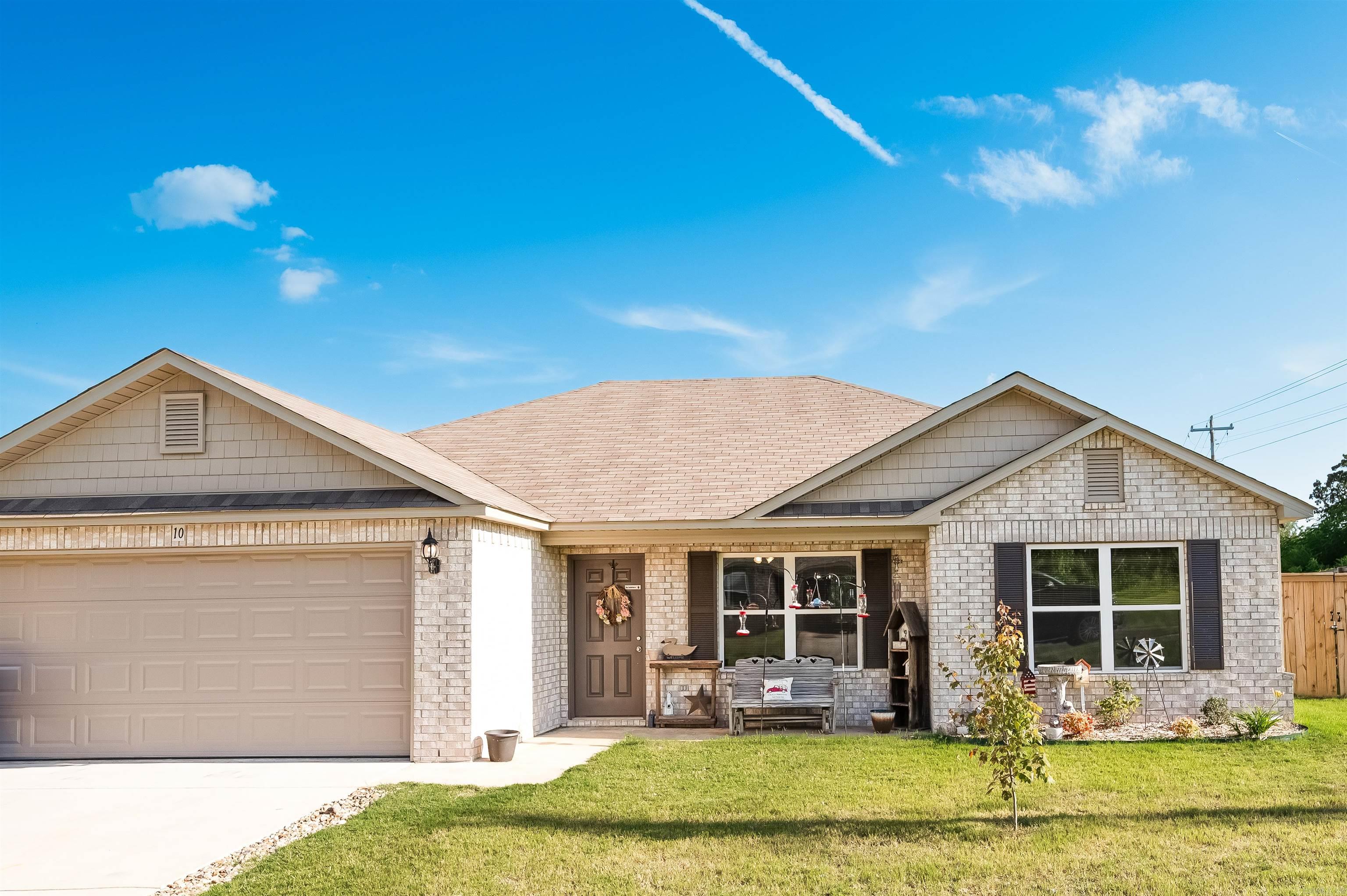 A family-friendly haven in a peaceful neighborhood with a great school district! This newer construction home is situated at the neighborhood's highest point for a great price. Enjoy tranquility and family time in the fenced back yard, leaving your worries behind. This home is situated on one of the largest lots in the area, offering ample space for outdoor fun and privacy, thanks to a newly installed fence. Inside, the split floor plan ensures both privacy and comfort for your family. Upgrades include stainless steel appliances, premium paint, high-end light fixtures, extra pantry shelving, and an added garage door opener. Oakland Groveās prime location keeps you close to everythingāa short shot to the freeway, with downtown Cabotās essentials conveniently nearby.