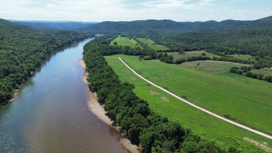 1 ACRE TRACT ON THE WHITE RIVER IN MOUNTAIN VIEW, ARKANSAS  This beautiful 1 acre river lot features 130.41 feet of frontage on the White River and is located on a good, private road. It's just 2.5 miles from Anglers Restaurant and Trout Dock, and 1.5 miles from Jack’s Trout Dock and Jo Jo's Catfish Restaurant. It’s also conveniently located near the Ozark National Forest and Blanchard Springs Caverns. The cleared section of the land makes for an ideal building site, while the high bank offers big and pretty timber leading down to the river.  Whether you're looking to build a home or retreat, this scenic 1 acre tract provides the perfect setting. Priced at $100,000!