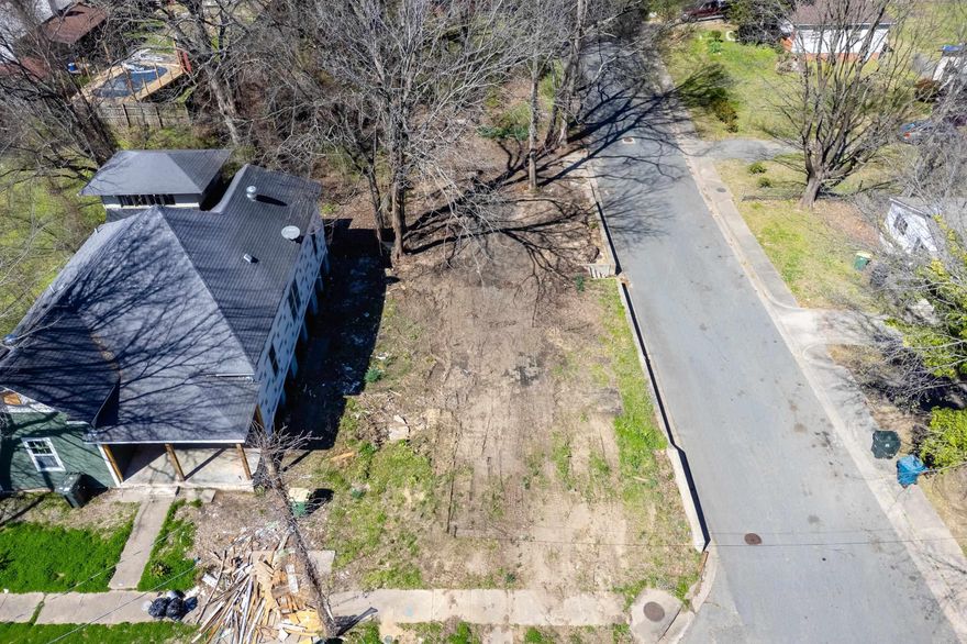 Wonderful corner lot in the up and coming Pettaway neighborhood! Survey on file and ready to build on- come create your dream home in this walkable downtown area. Close to the Pettaway square and all it's wonderful shops and restaurants!