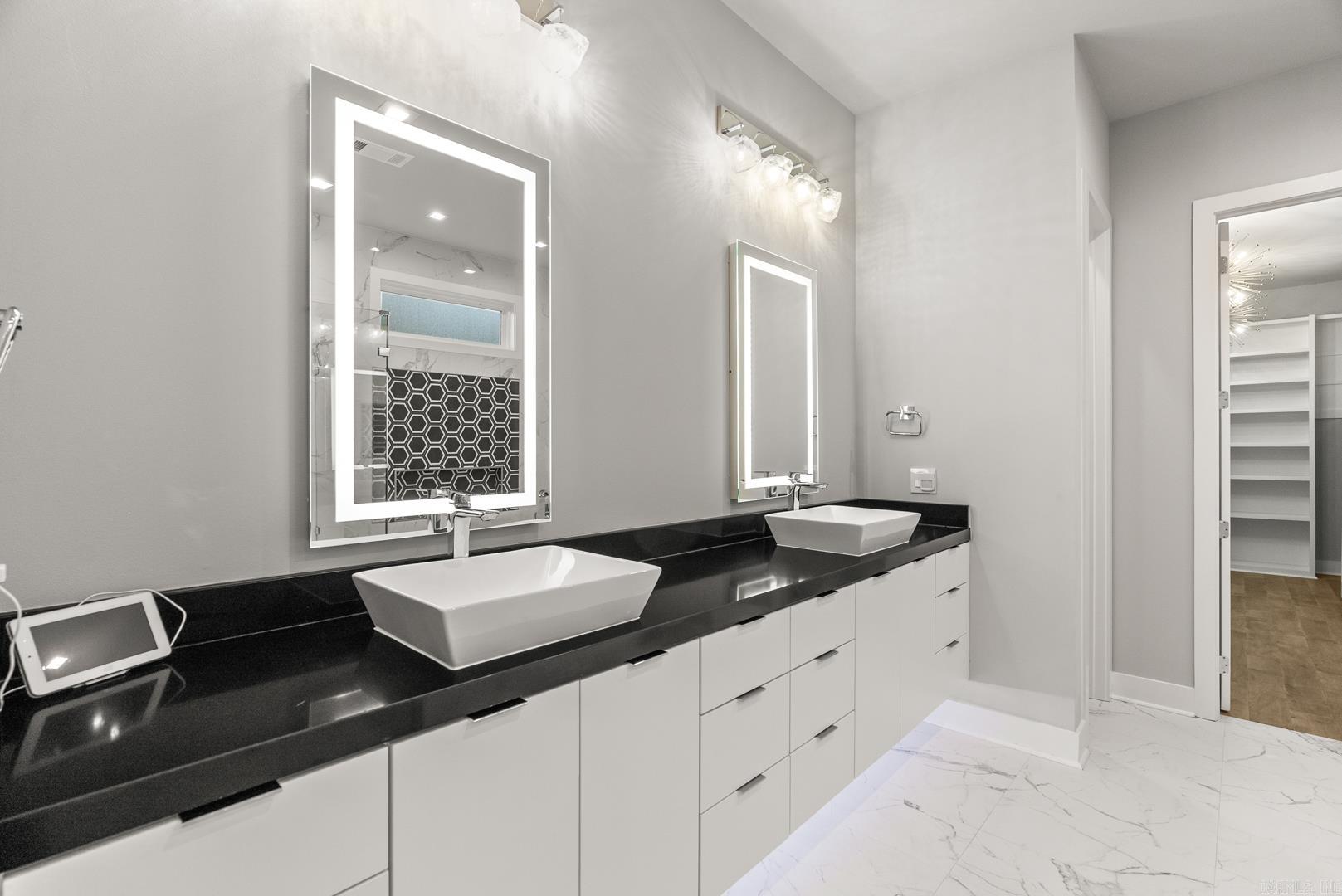 CHENAL VALLEY "ENSBURY PLACE" - Residential