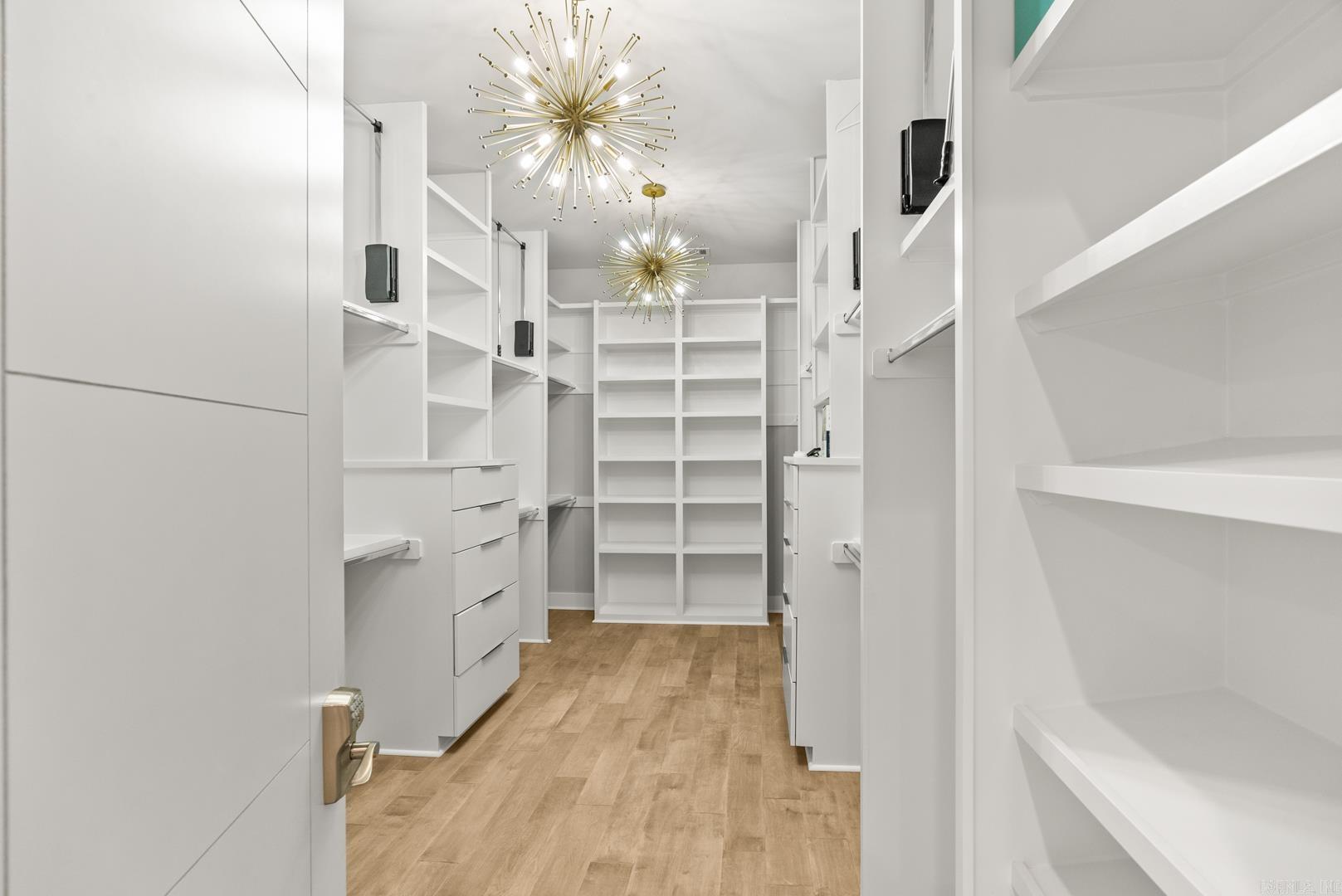 CHENAL VALLEY "ENSBURY PLACE" - Residential