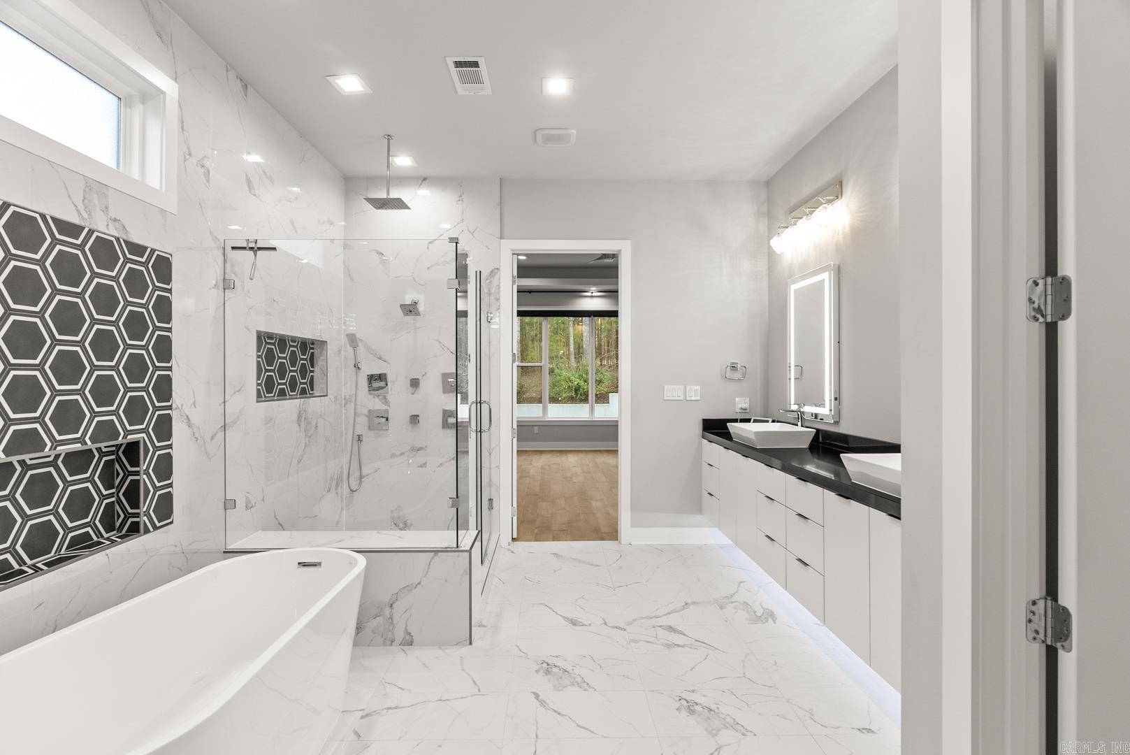 CHENAL VALLEY "ENSBURY PLACE" - Residential