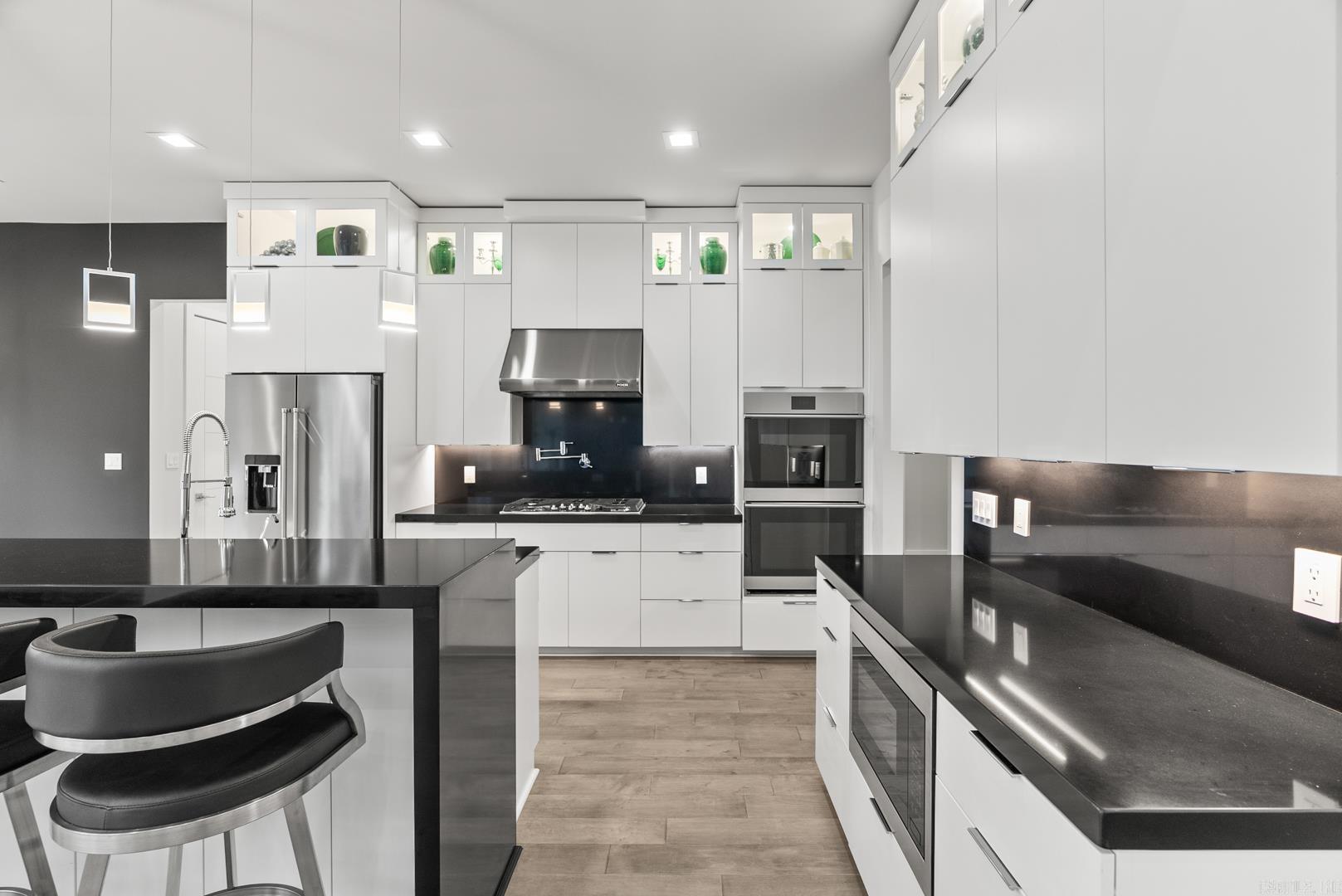 CHENAL VALLEY "ENSBURY PLACE" - Residential