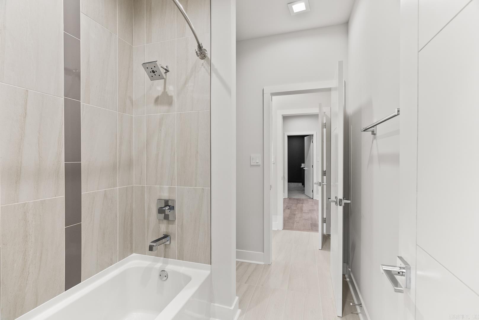 CHENAL VALLEY "ENSBURY PLACE" - Residential