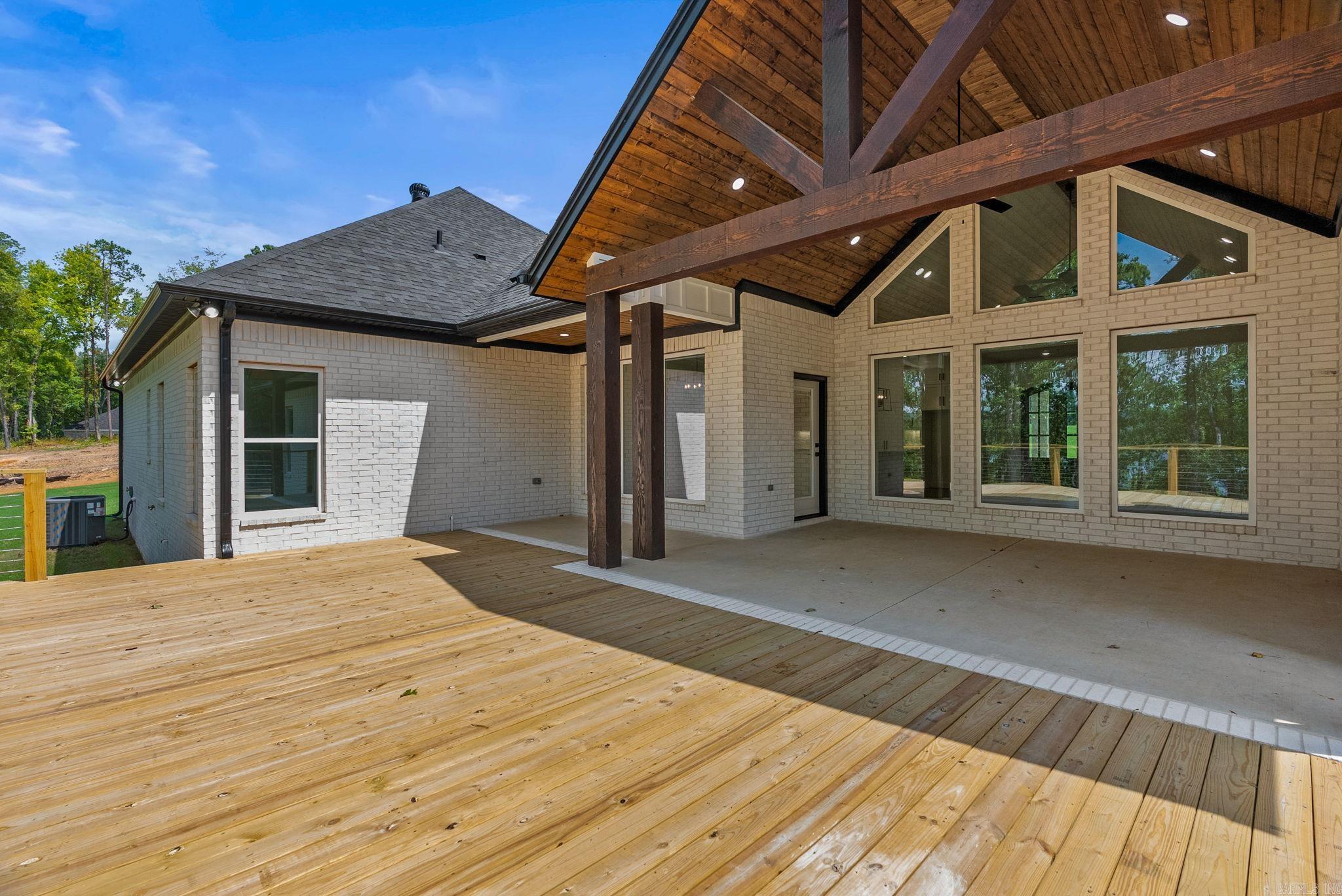 CRYSTAL BROOKE SHORES - Residential