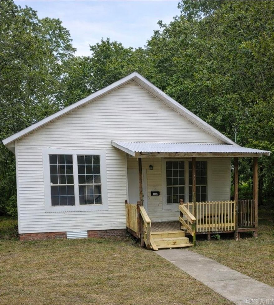 4 Bed/2 bath investment property available with laminate floors and tile showers. SOLD AS IS