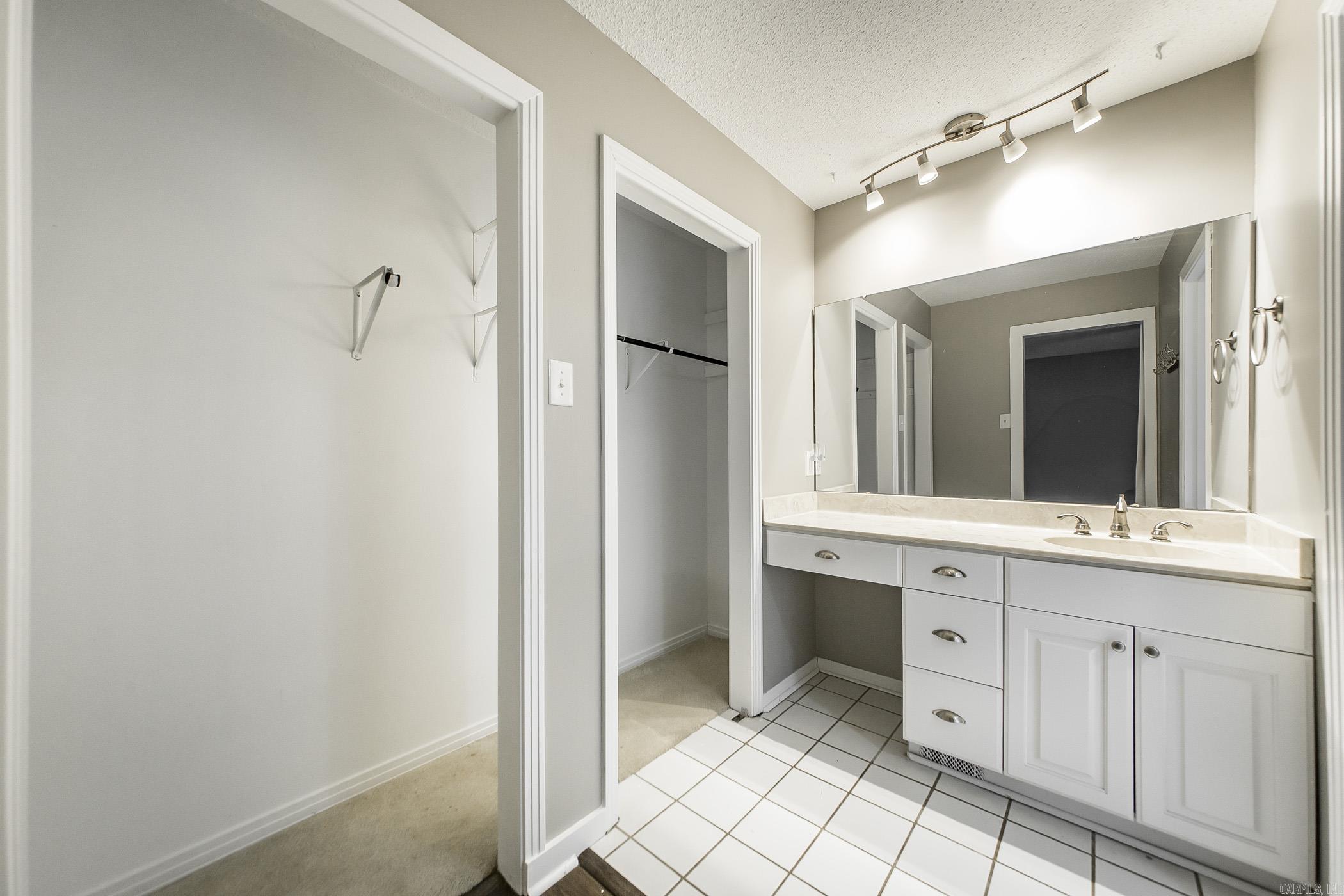 FOXWOOD J - Residential