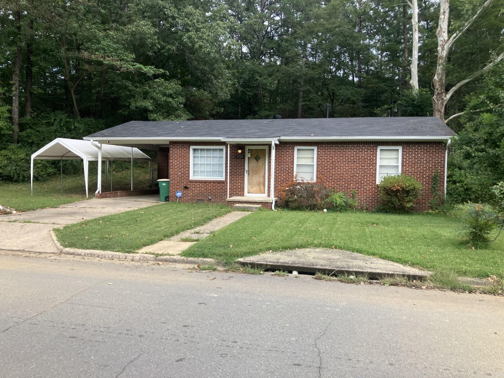 Move in ready. Easy access to I-430 & 630.