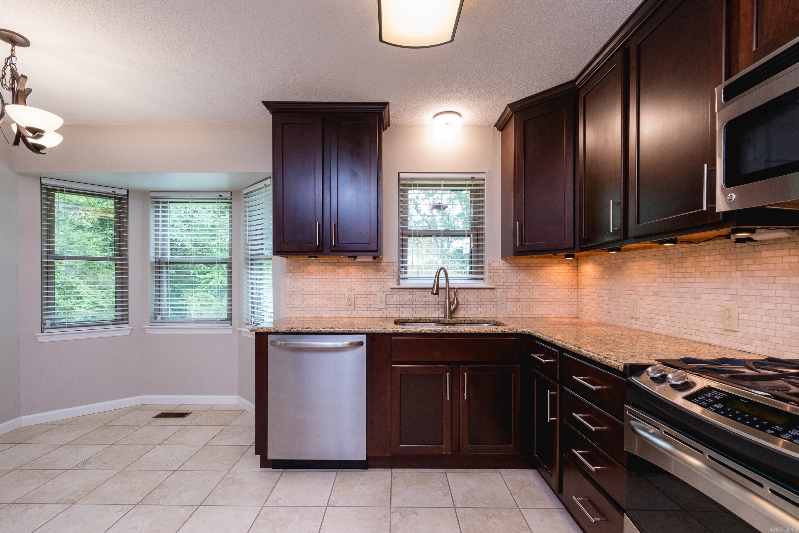 COLONY WEST - Residential