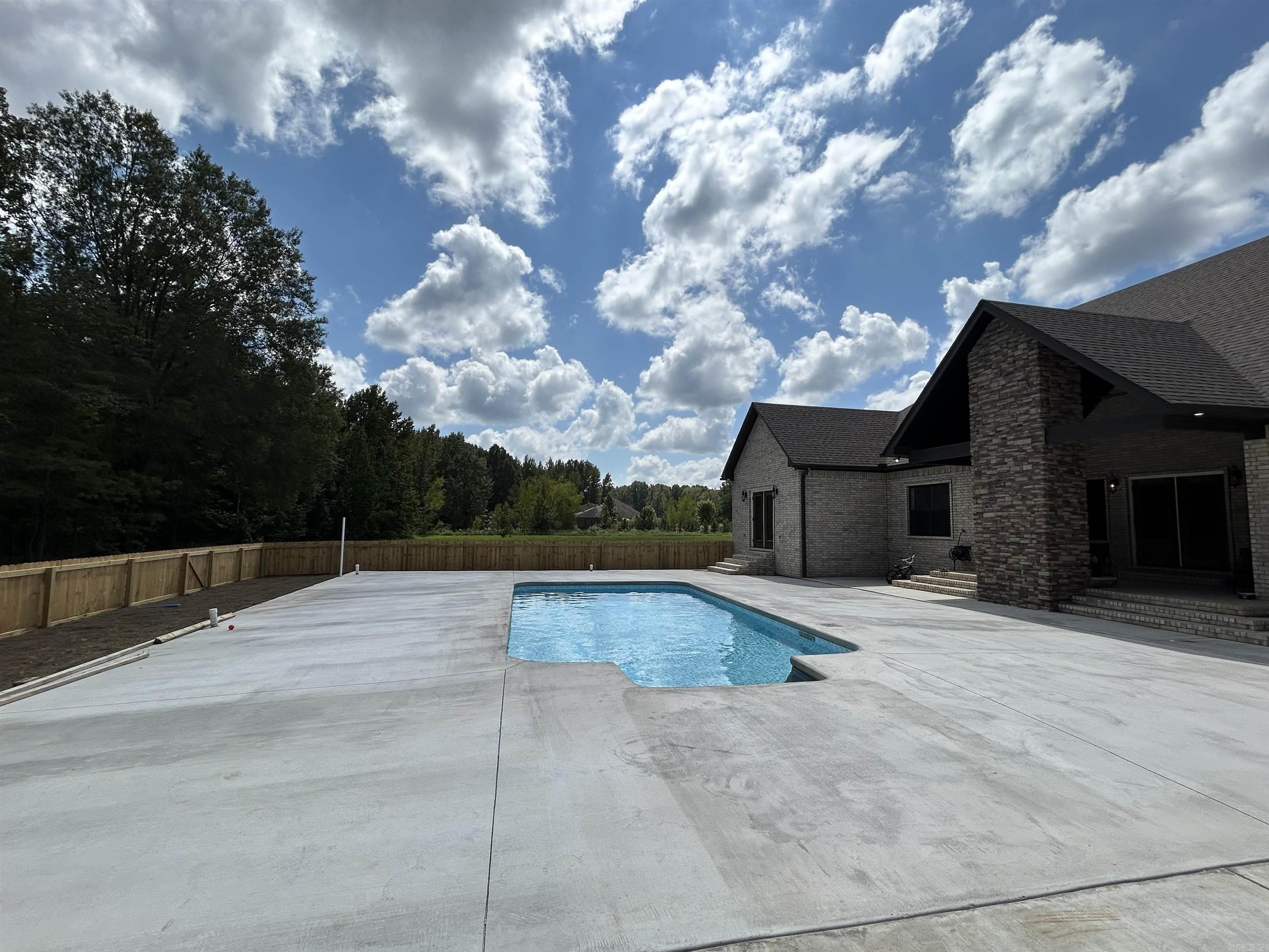 FOXWOOD ESTATES - Residential