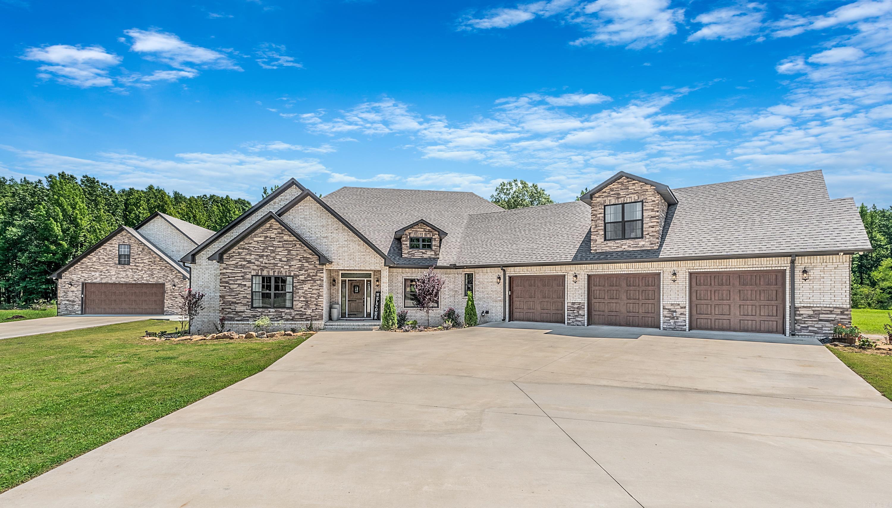 FOXWOOD ESTATES - Residential