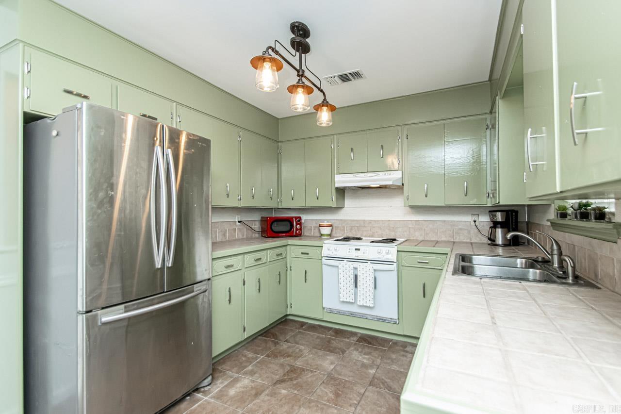 EAST MEADOW - Residential