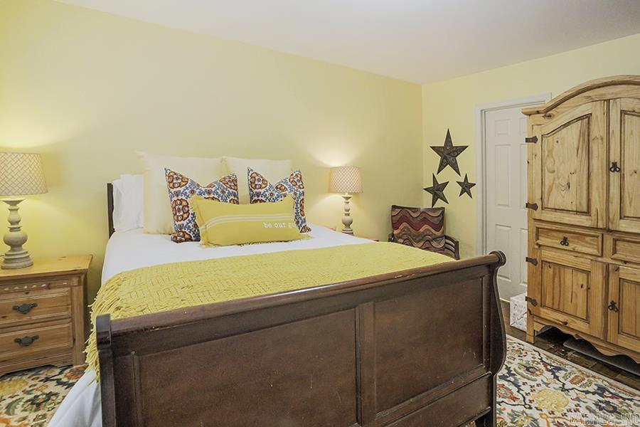 ANDOVER SQUARE - Residential