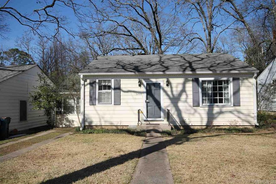 3 Year lease $1175  2 Year Lease $1200  1 Year Lease $1225  Immaculate 2 BR 2 BA home in heart of Cammack Village. 2 Separate living areas. Wood & Laminate floors, no carpet throughout entire homes. Attached HUGE laundry/storage room. Fully fenced level back yard. Heights area amenities and walking distance to Baker Parker and Jefferson Elementary. Zoned for Jefferson Elementary.