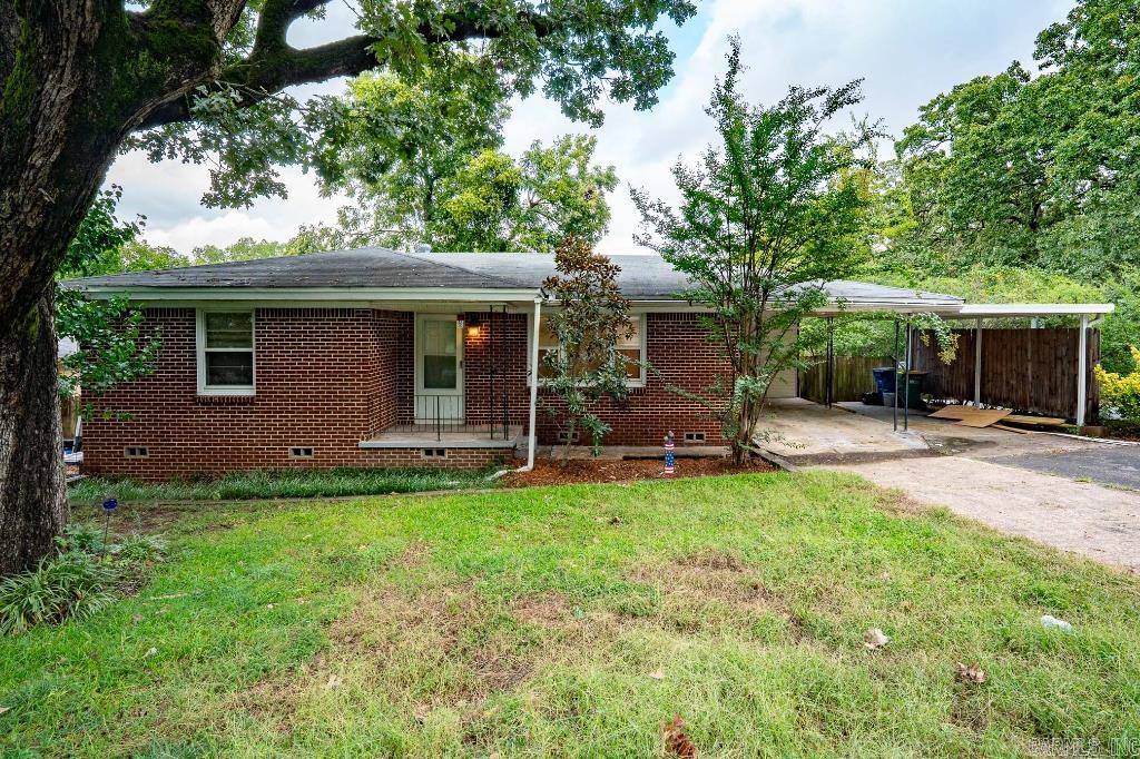 Fantastic 3 bed 1 bath home. Home features fresh paint, hardwoods and lvt throughout, stainless appliances, fully fenced back yard and much more. Super clean and move in ready!