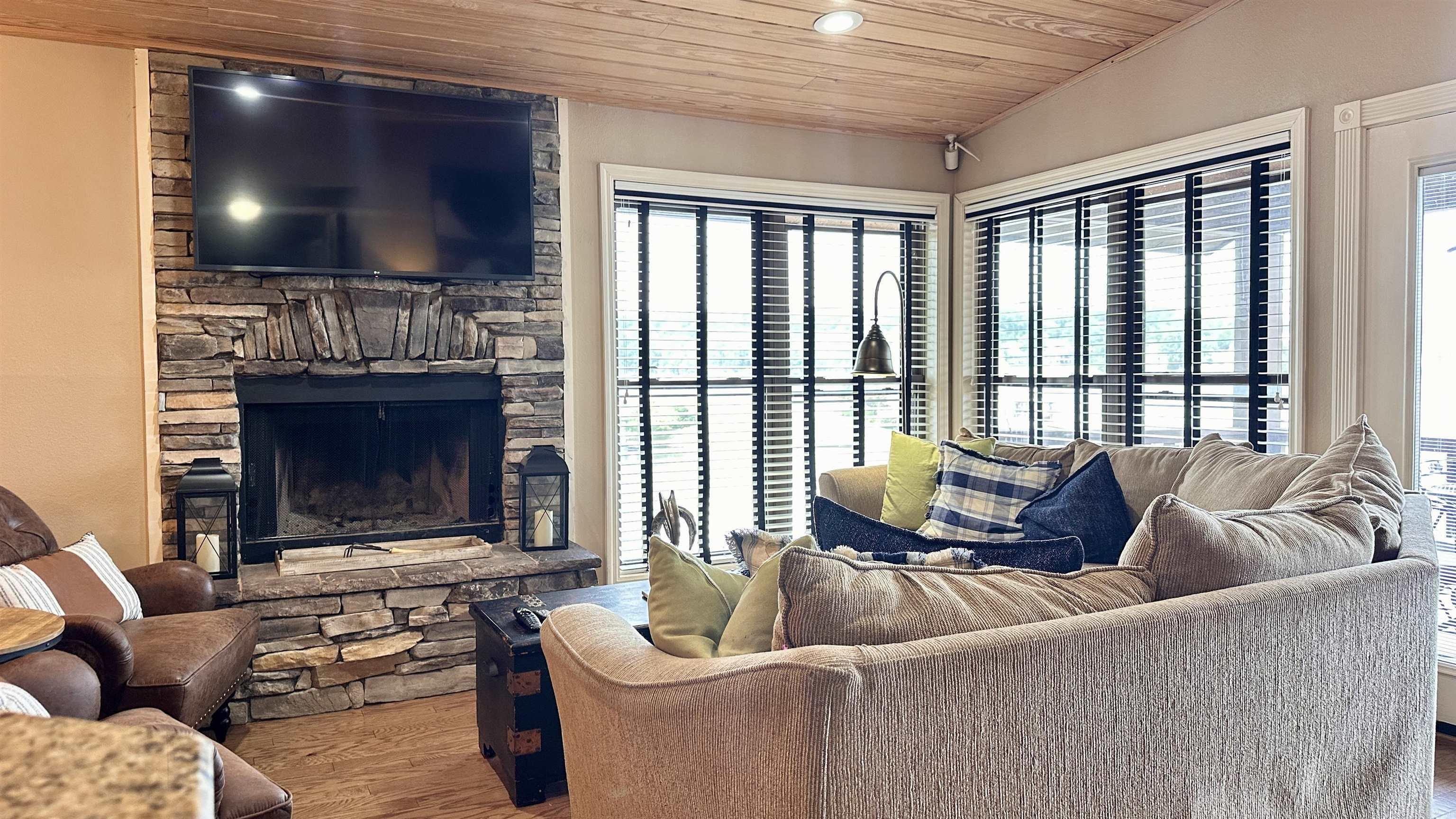 LAKE PORT HPR - Residential