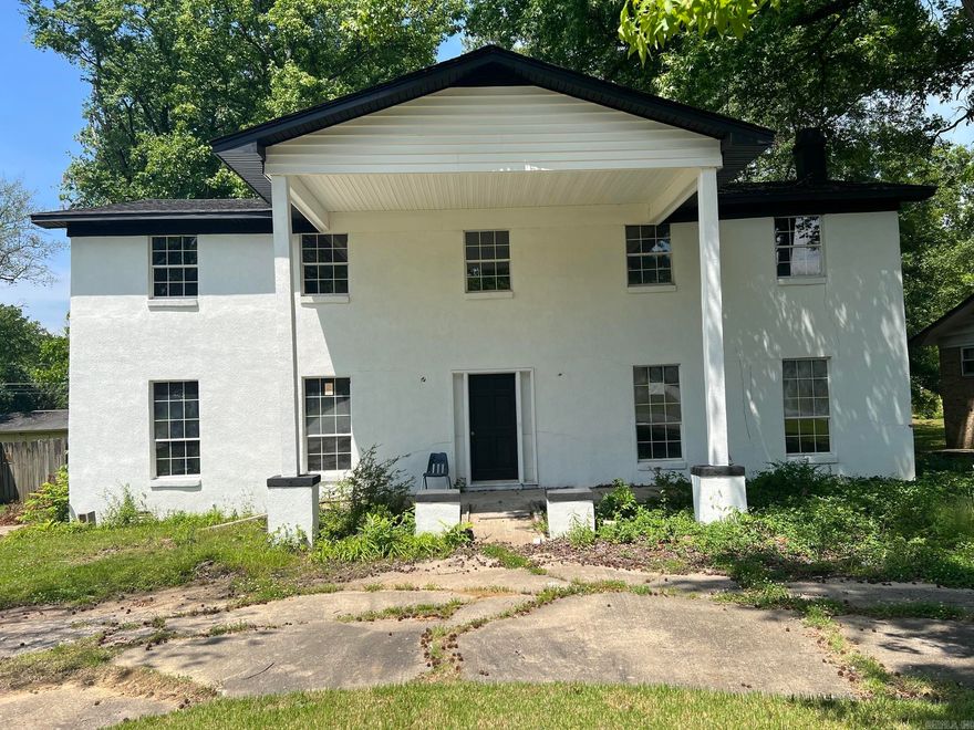 Large House Ready for Renovation. House is gutted down to the studs.  Investor Special cash or bank loan financing.  4 bedroom 3 baths Storage/garage area in back yard