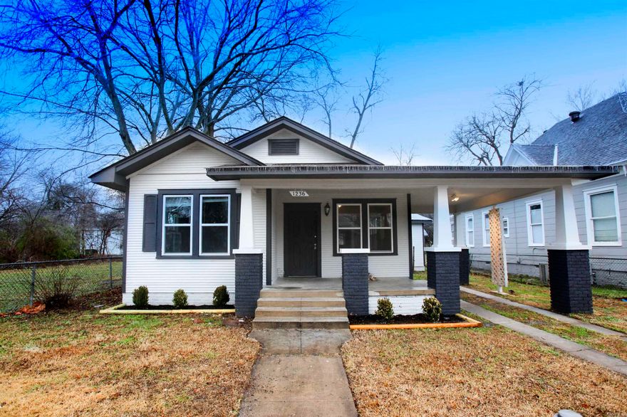 Super cute 3BD near downtown North Little Rock. Newly renovated with new paint, flooring, and countertops throughout. Great open kitchen that is perfect for hosting. Big windows throughout letting in plenty natural light. The lease for this property is for 18 months and income has to be three times the amount of rent unless you have a housing voucher.