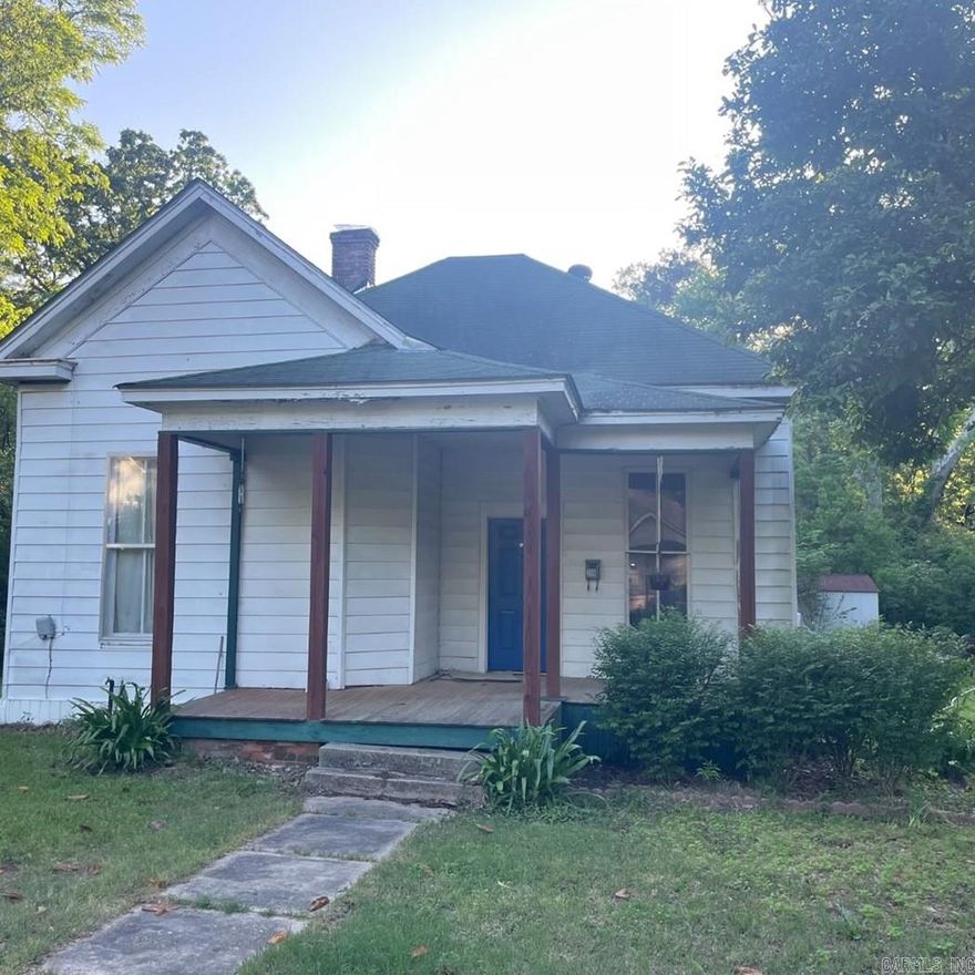 Investment opportunity with a prime corner lot. This property has great potential whether you are looking to renovate and resell or expand and generate passive income.