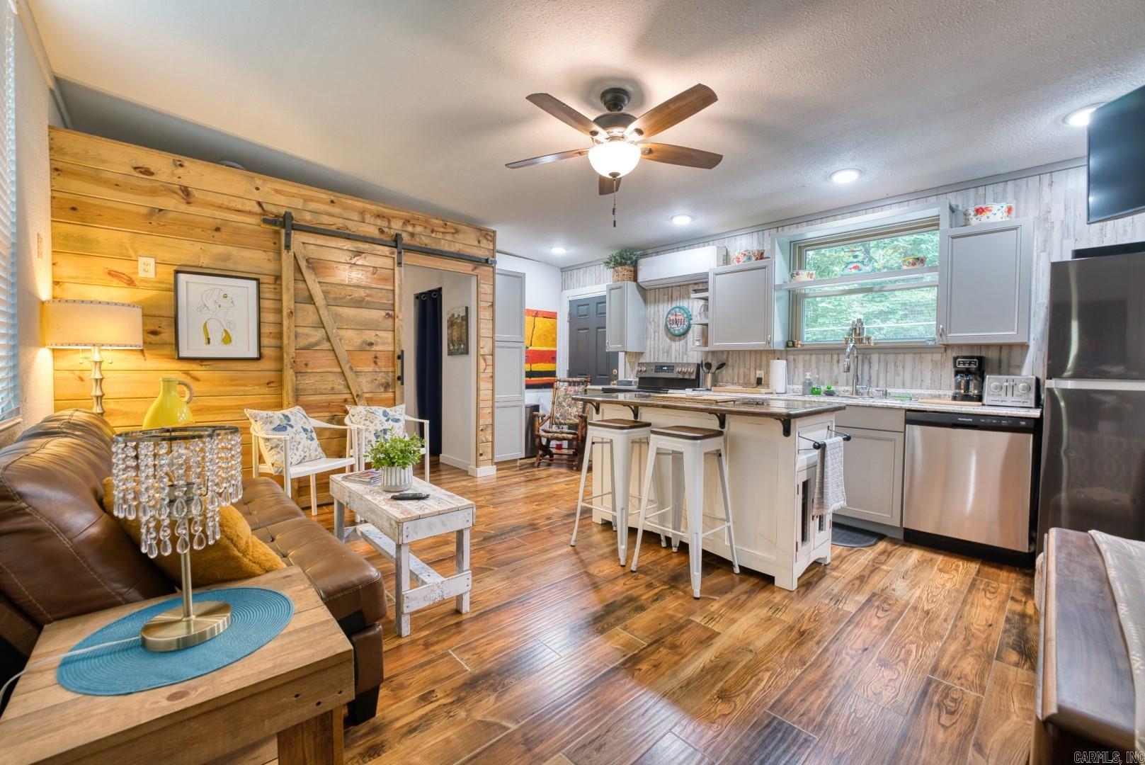 ARKRIDGE LAKE ESTATES - Residential