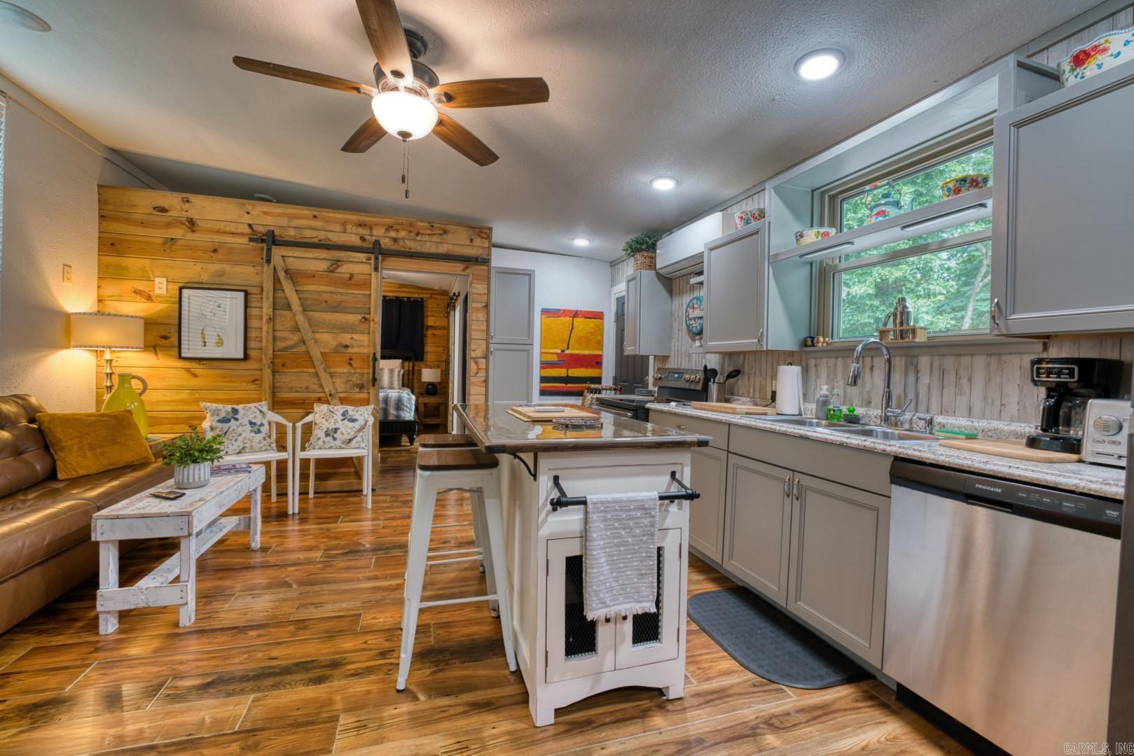 ARKRIDGE LAKE ESTATES - Residential