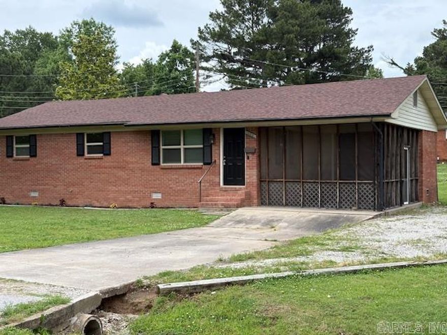 nice well maintained home in quiet neighborhood.  Walking distance to Rector Schools.  Fresh painting and interior updates.