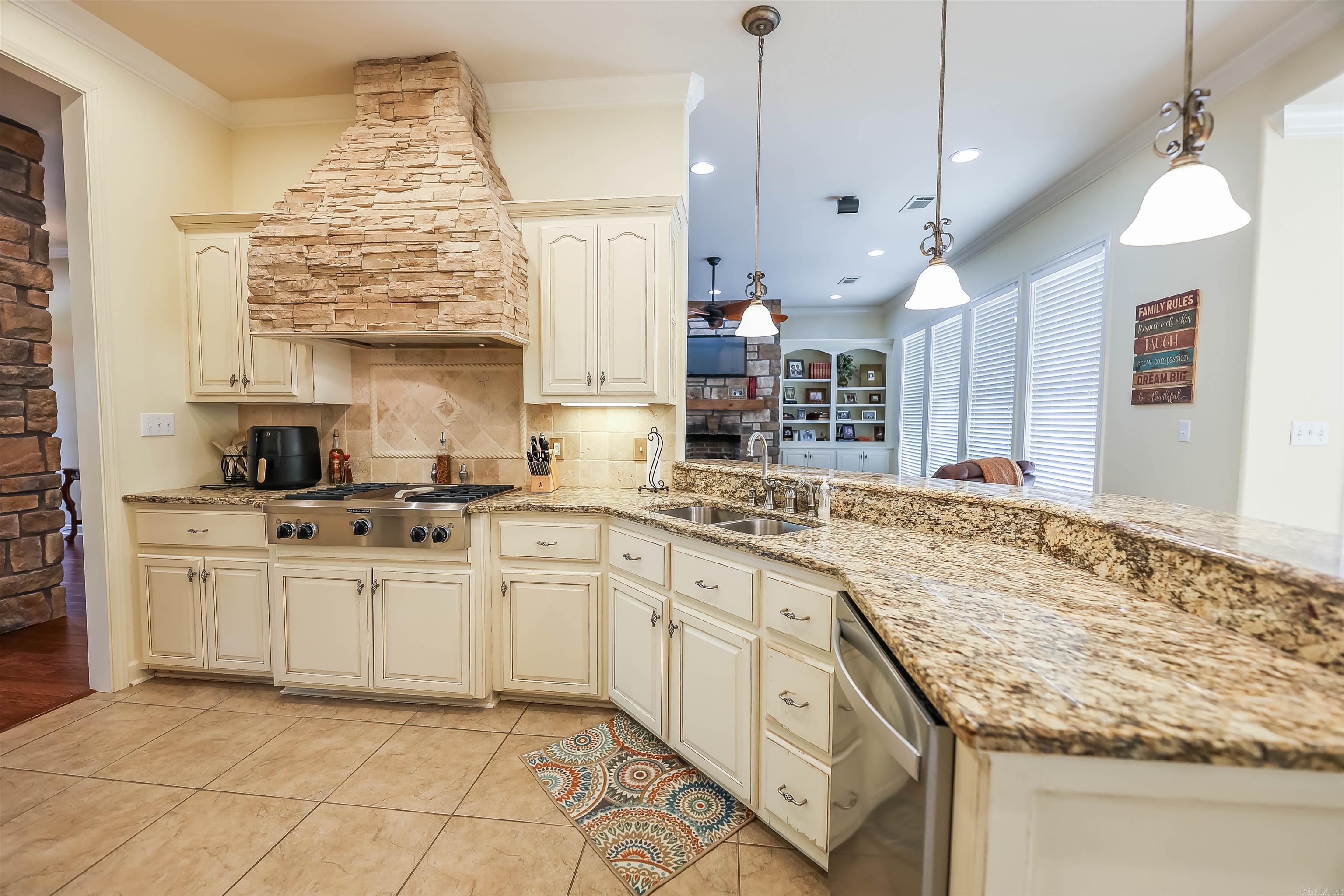 DRY CREEK ESTATES - Residential