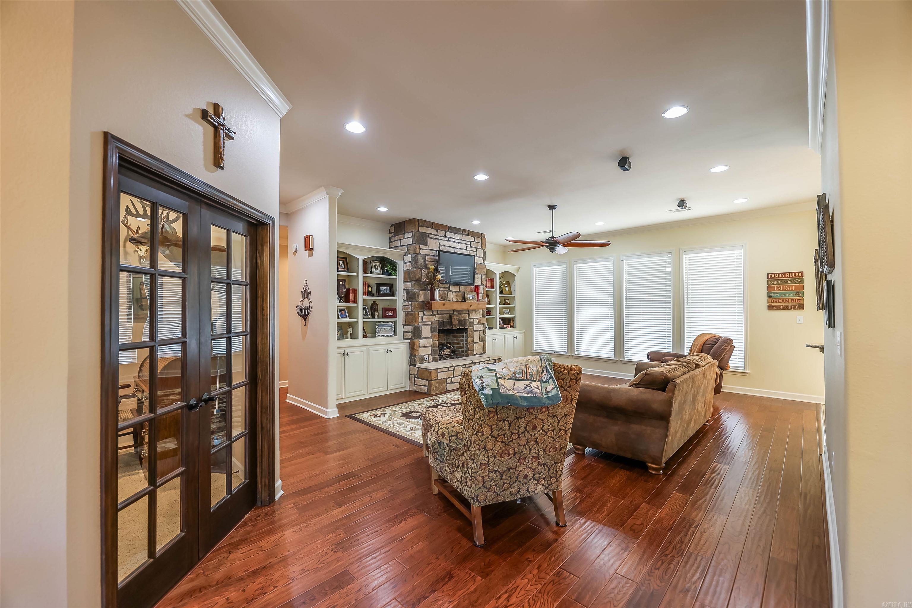 DRY CREEK ESTATES - Residential